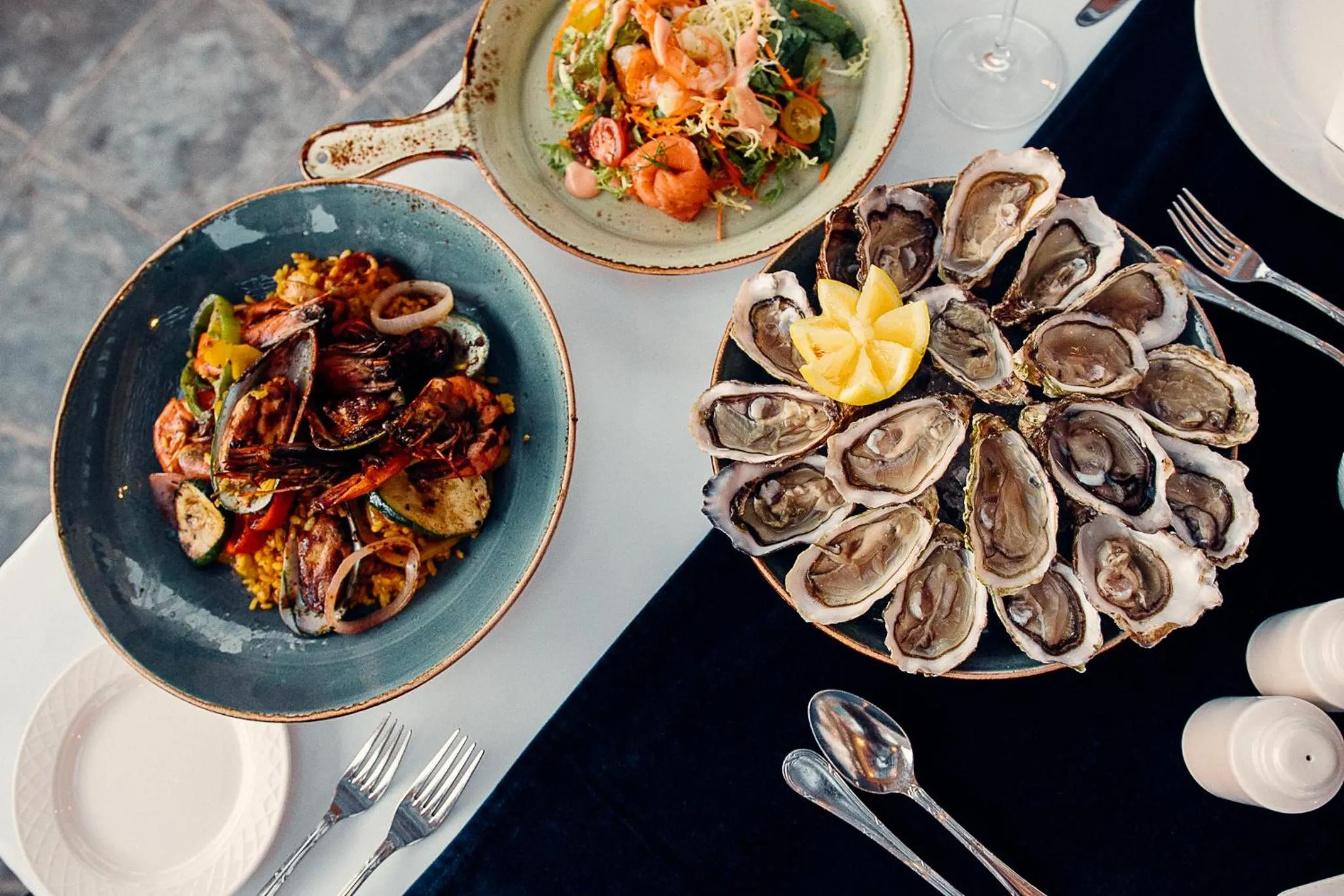 Food and drinks in Swissôtel Al Murooj Dubai