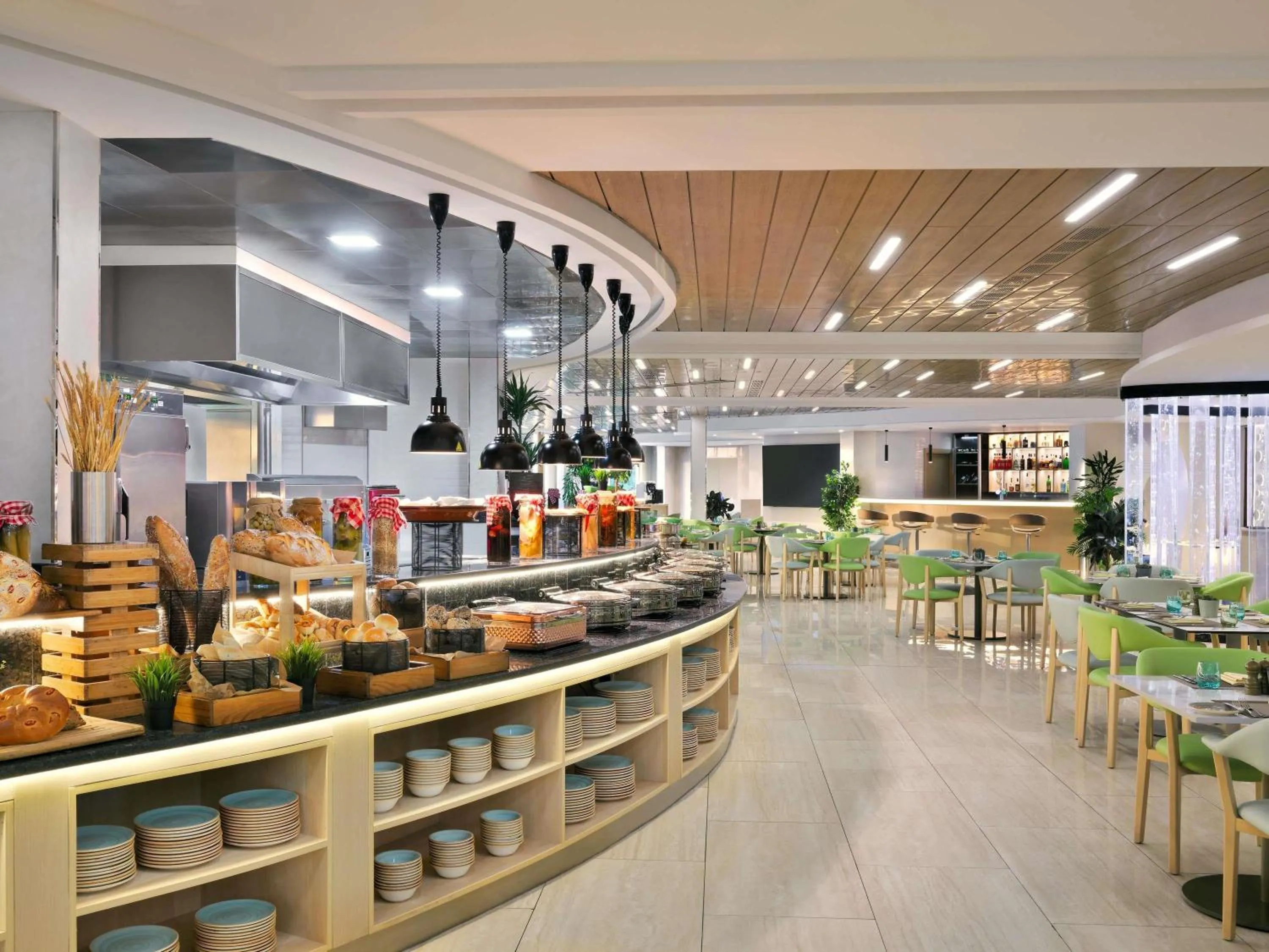 Breakfast in Swissôtel Al Murooj Dubai