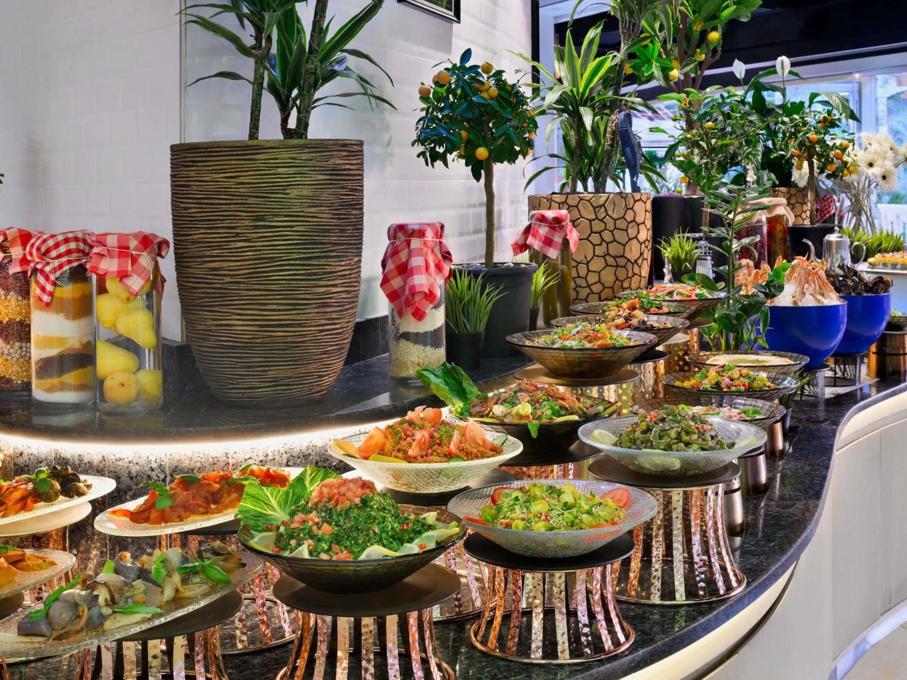 Breakfast in Swissôtel Al Murooj Dubai