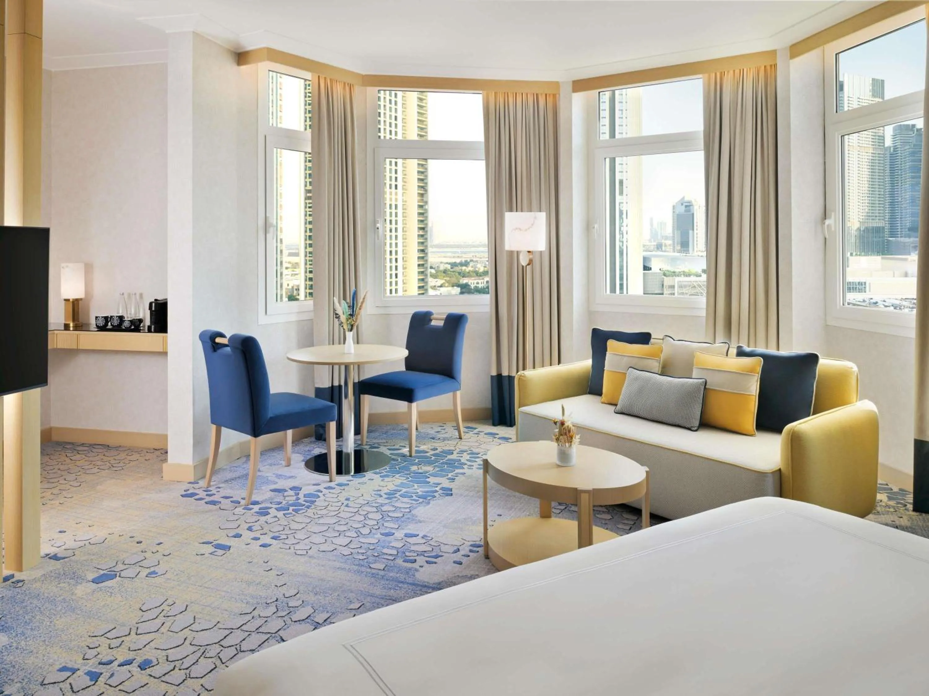 Bedroom, Bed in Swissôtel Al Murooj Dubai