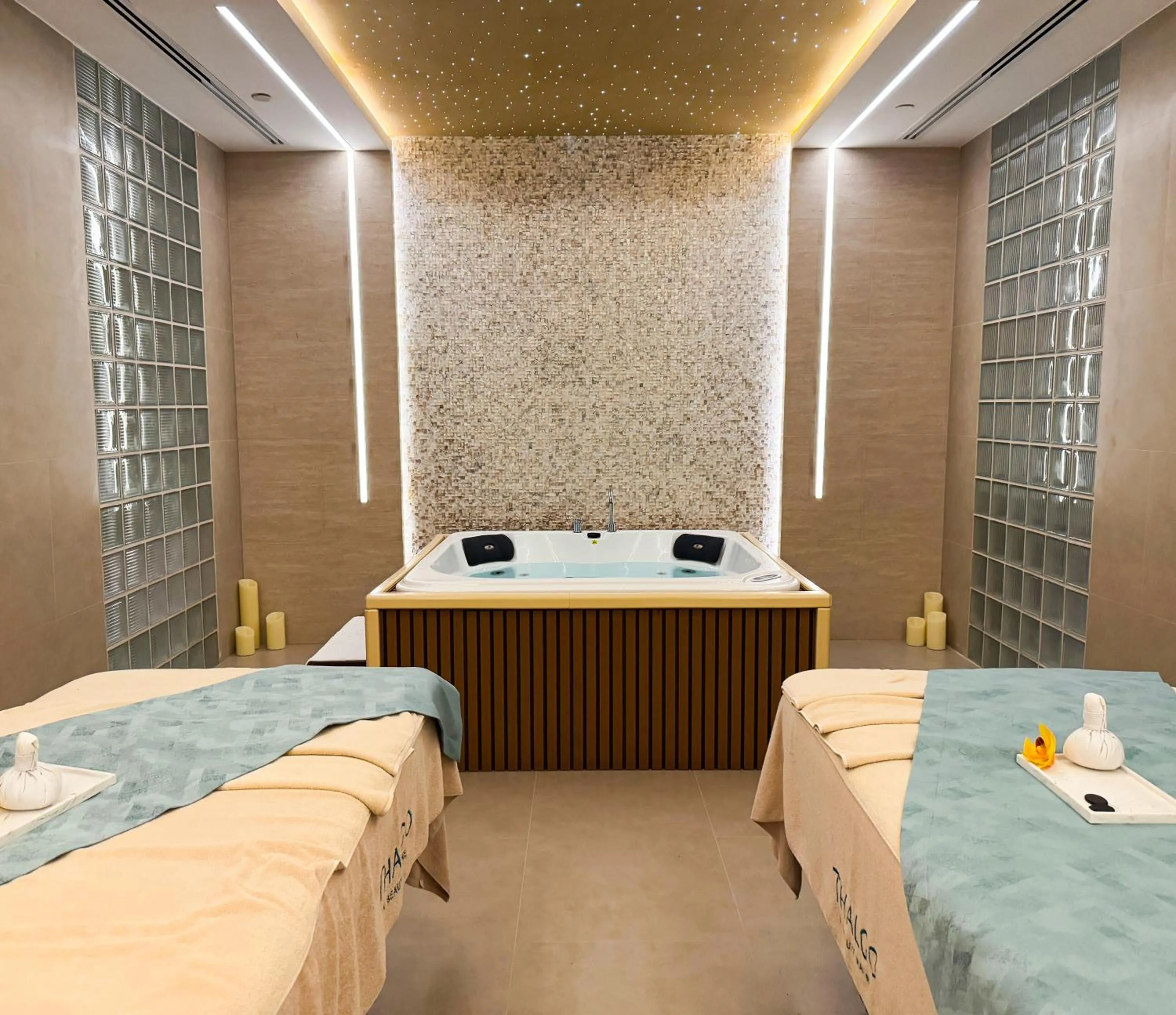 Spa and wellness centre/facilities, Bed in Swissôtel Al Murooj Dubai