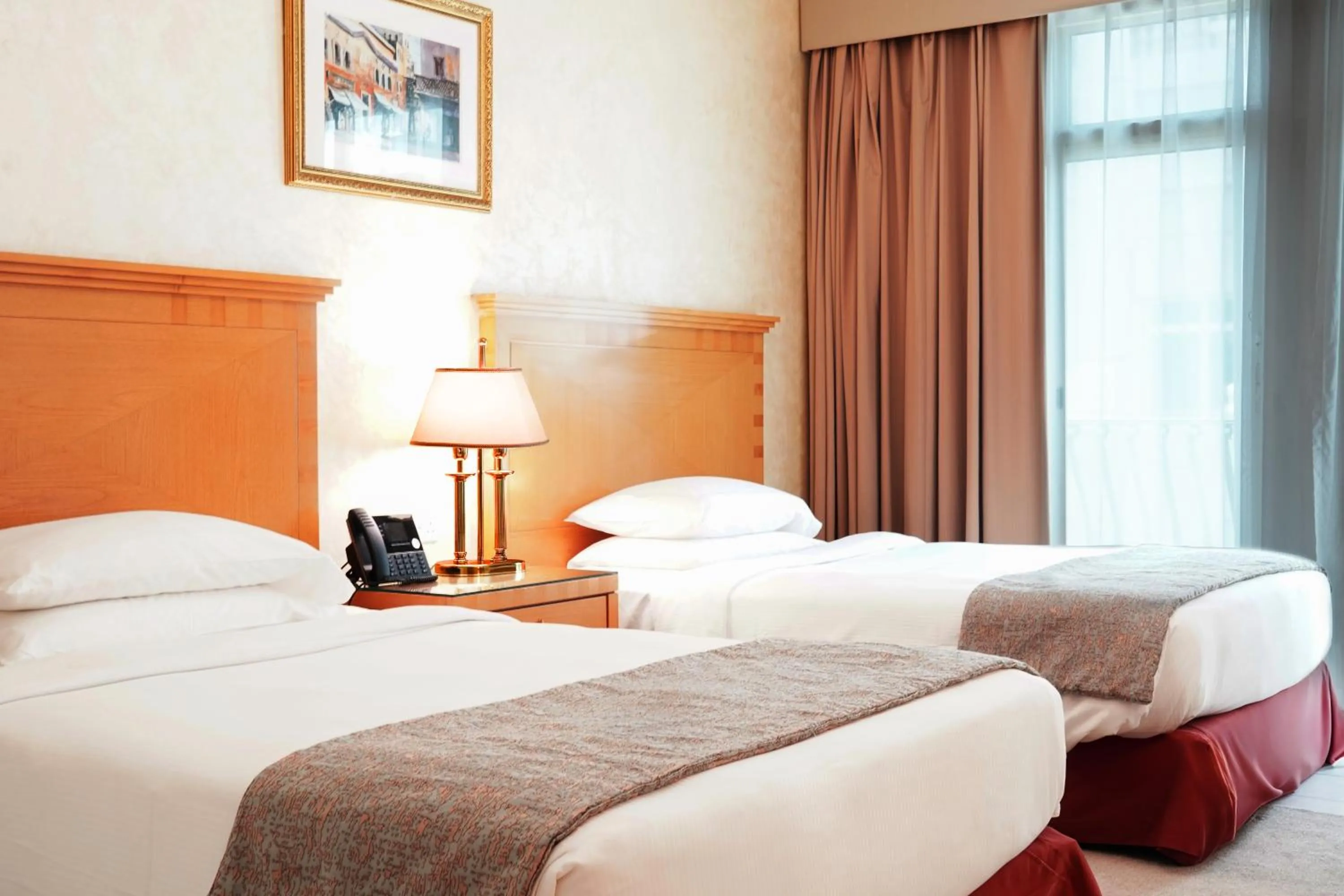 Bed in Swissôtel Al Murooj Dubai