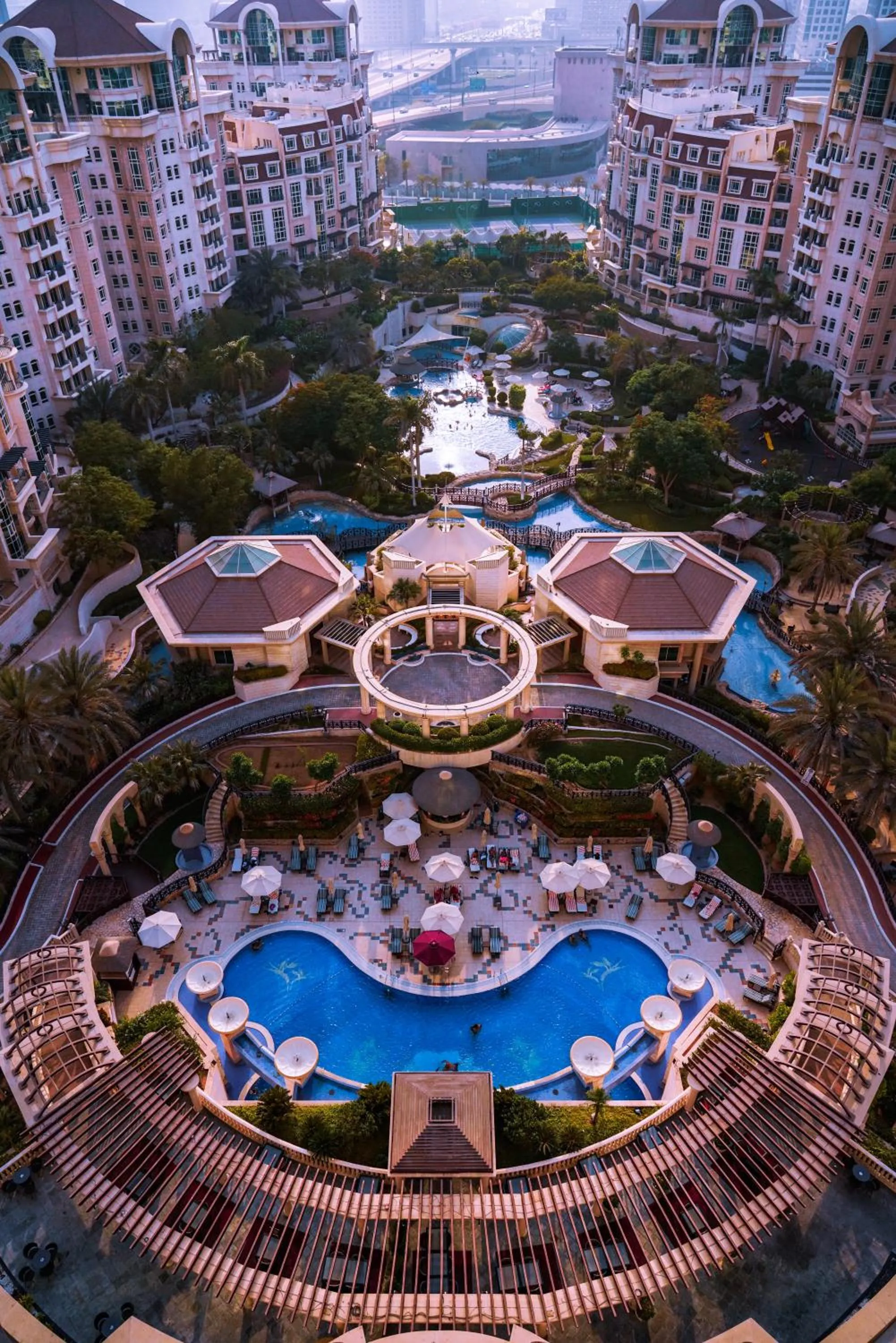 Swimming pool in Swissôtel Al Murooj Dubai