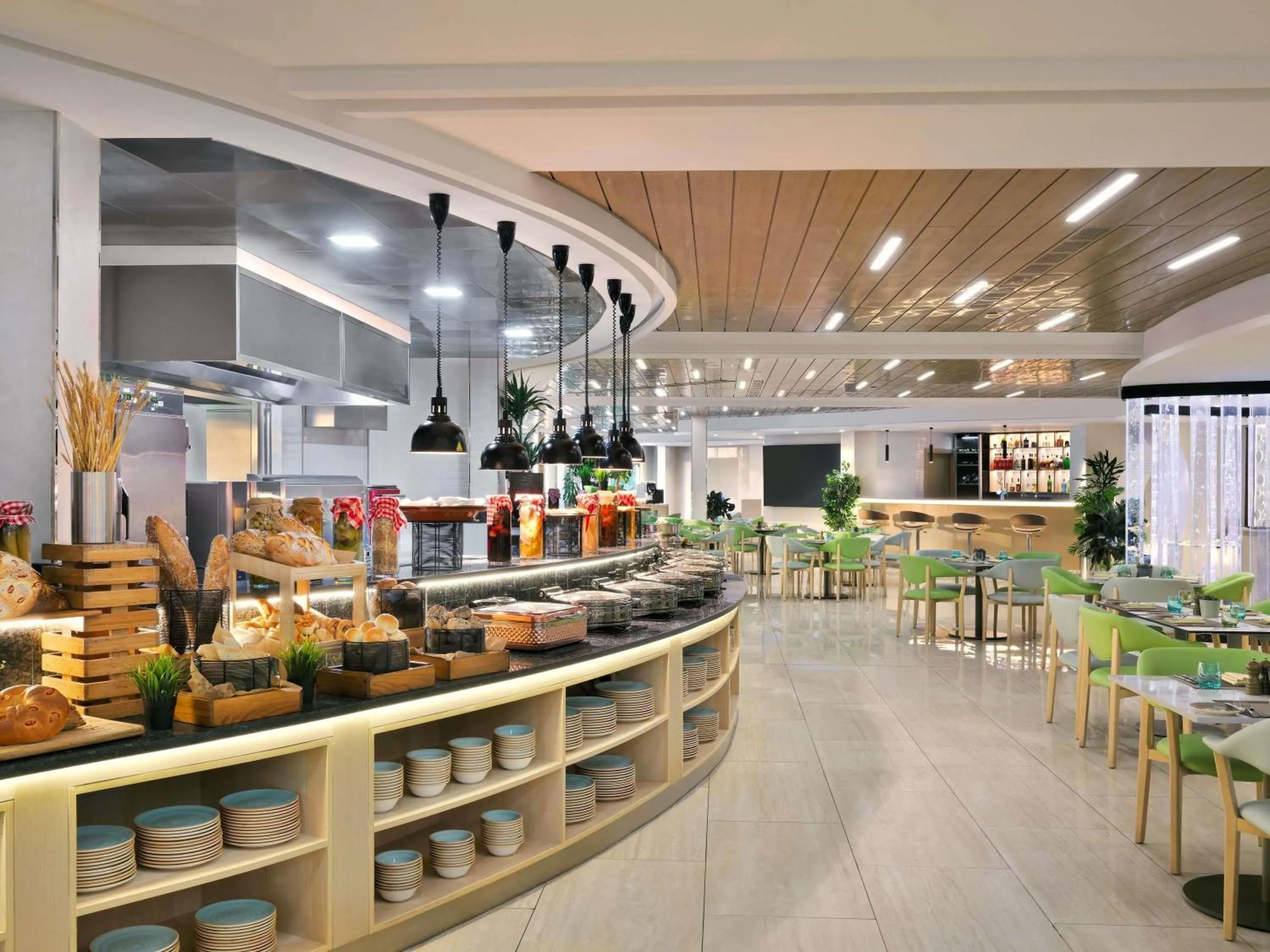 Breakfast in Swissôtel Al Murooj Dubai