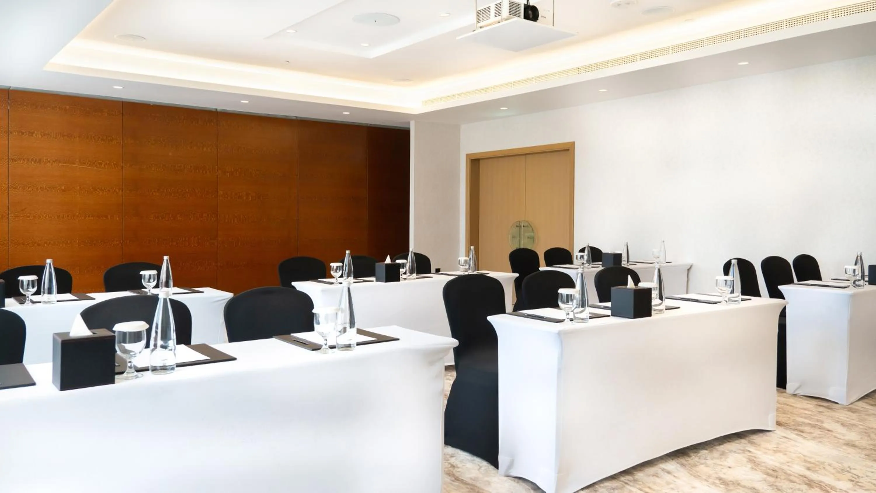 Meeting/conference room in Swissôtel Al Murooj Dubai