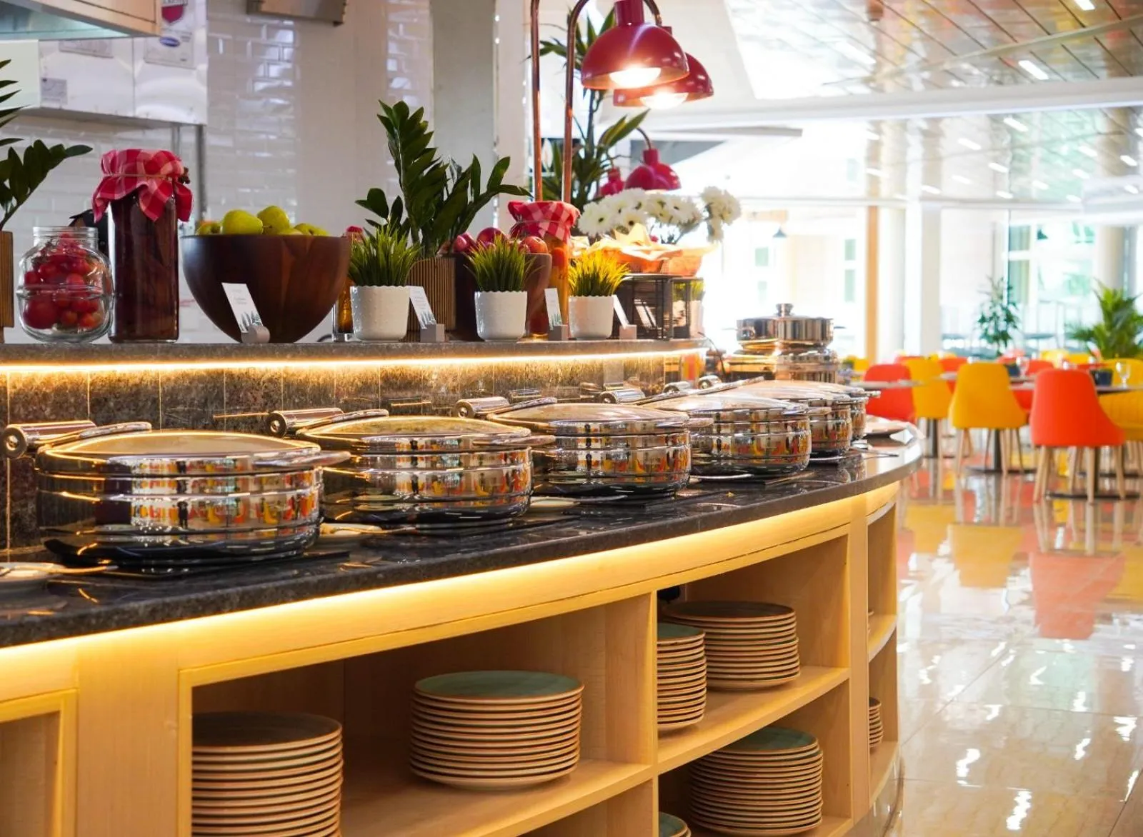 Food and drinks in Swissôtel Al Murooj Dubai