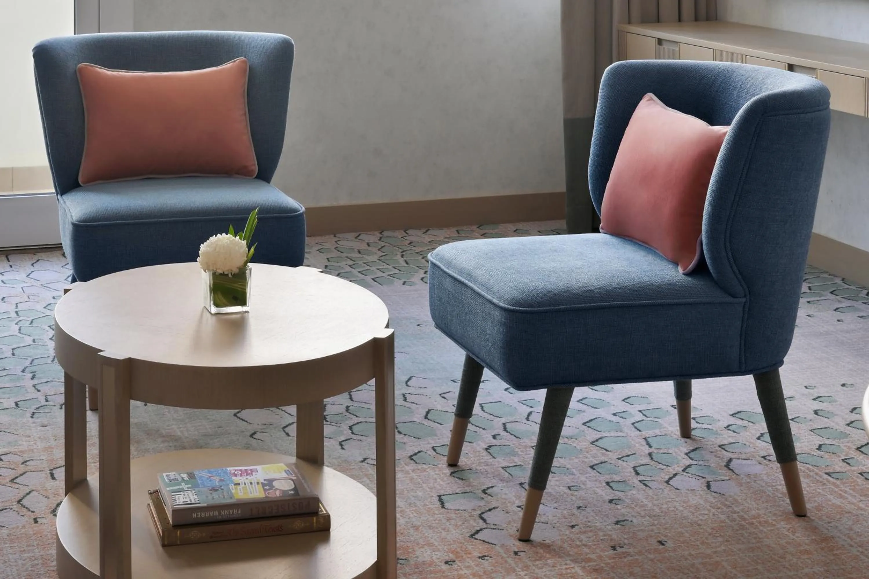 Living room in Swissôtel Al Murooj Dubai