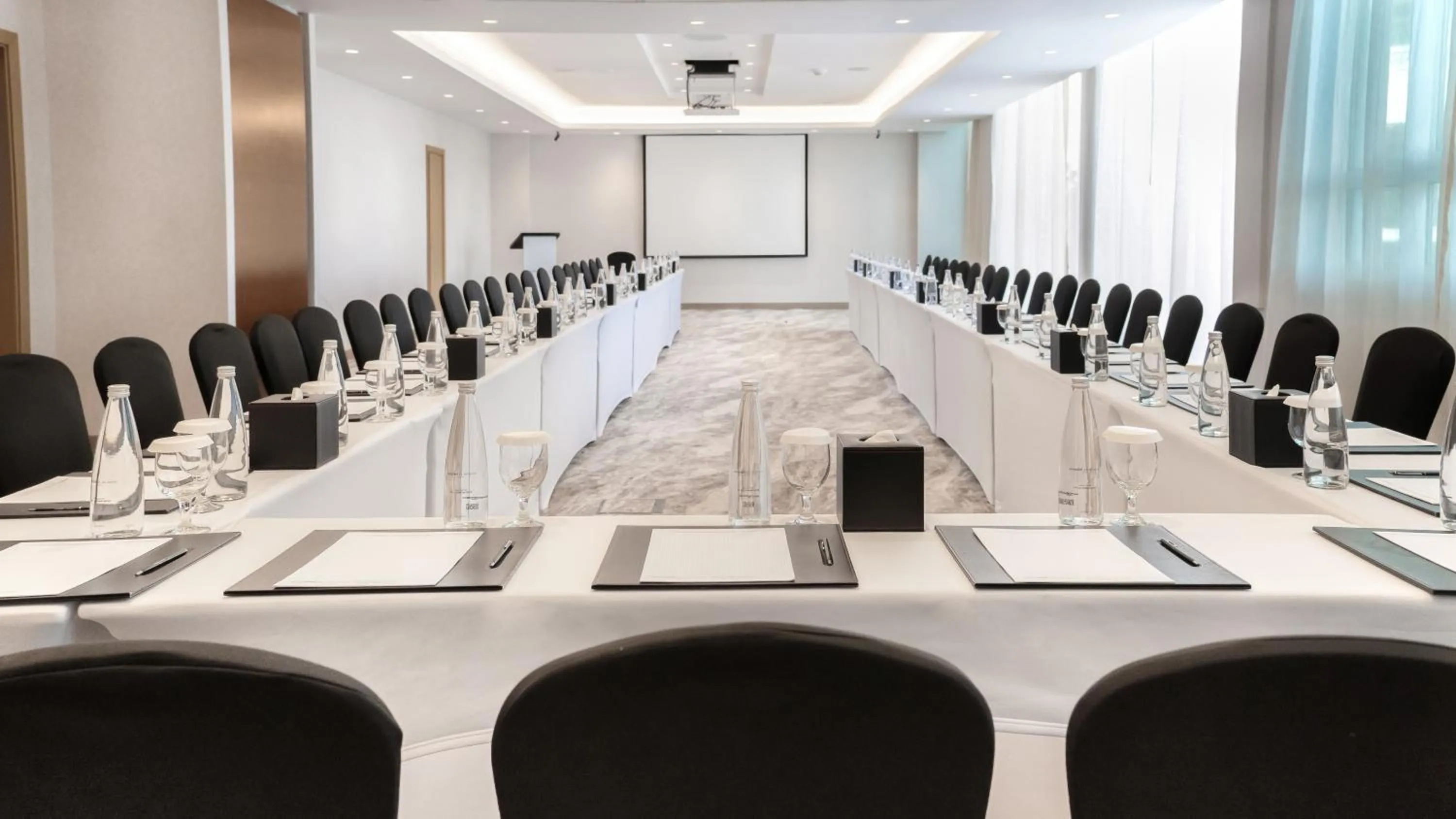Meeting/conference room in Swissôtel Al Murooj Dubai