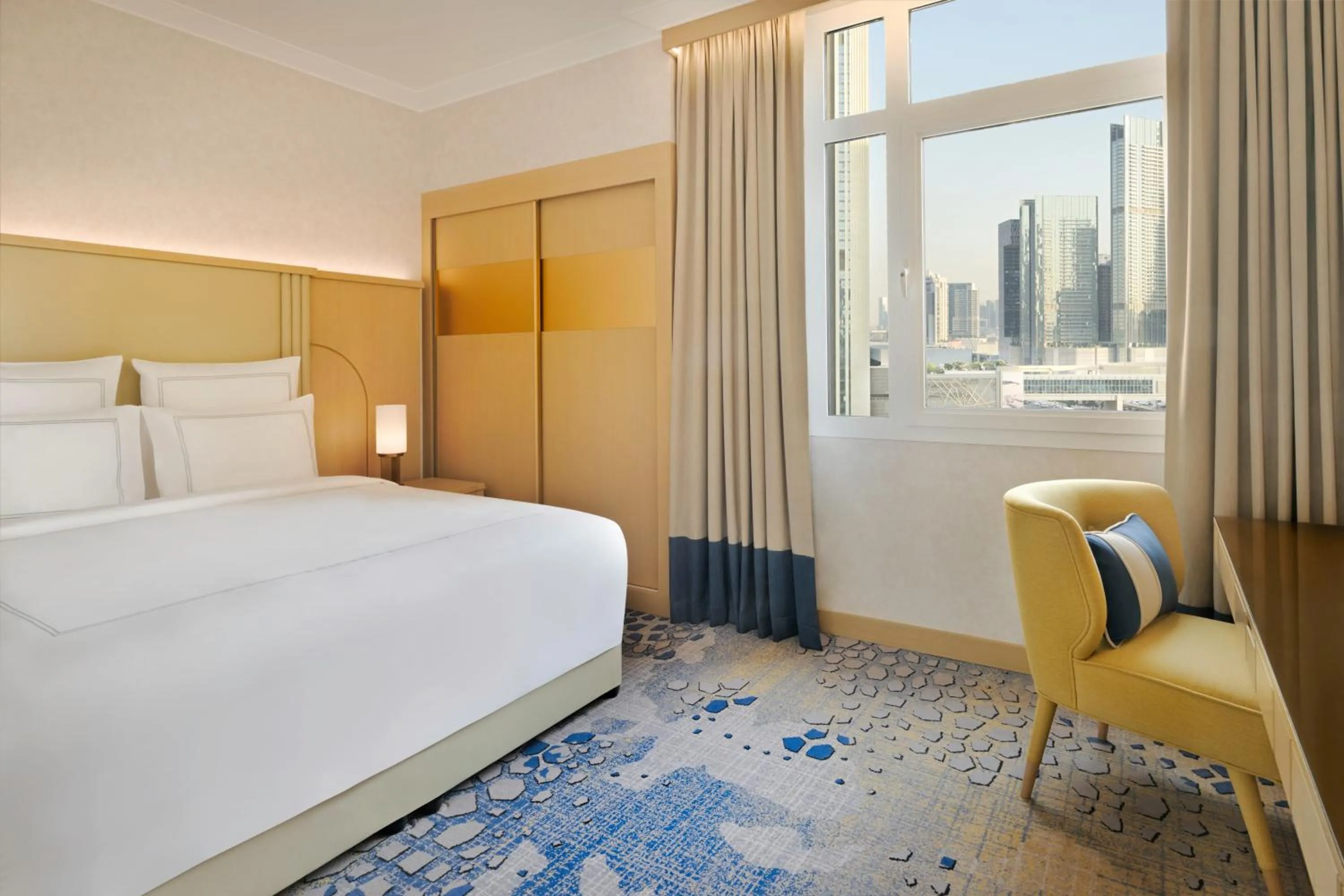 Bedroom, Bed in Swissôtel Al Murooj Dubai