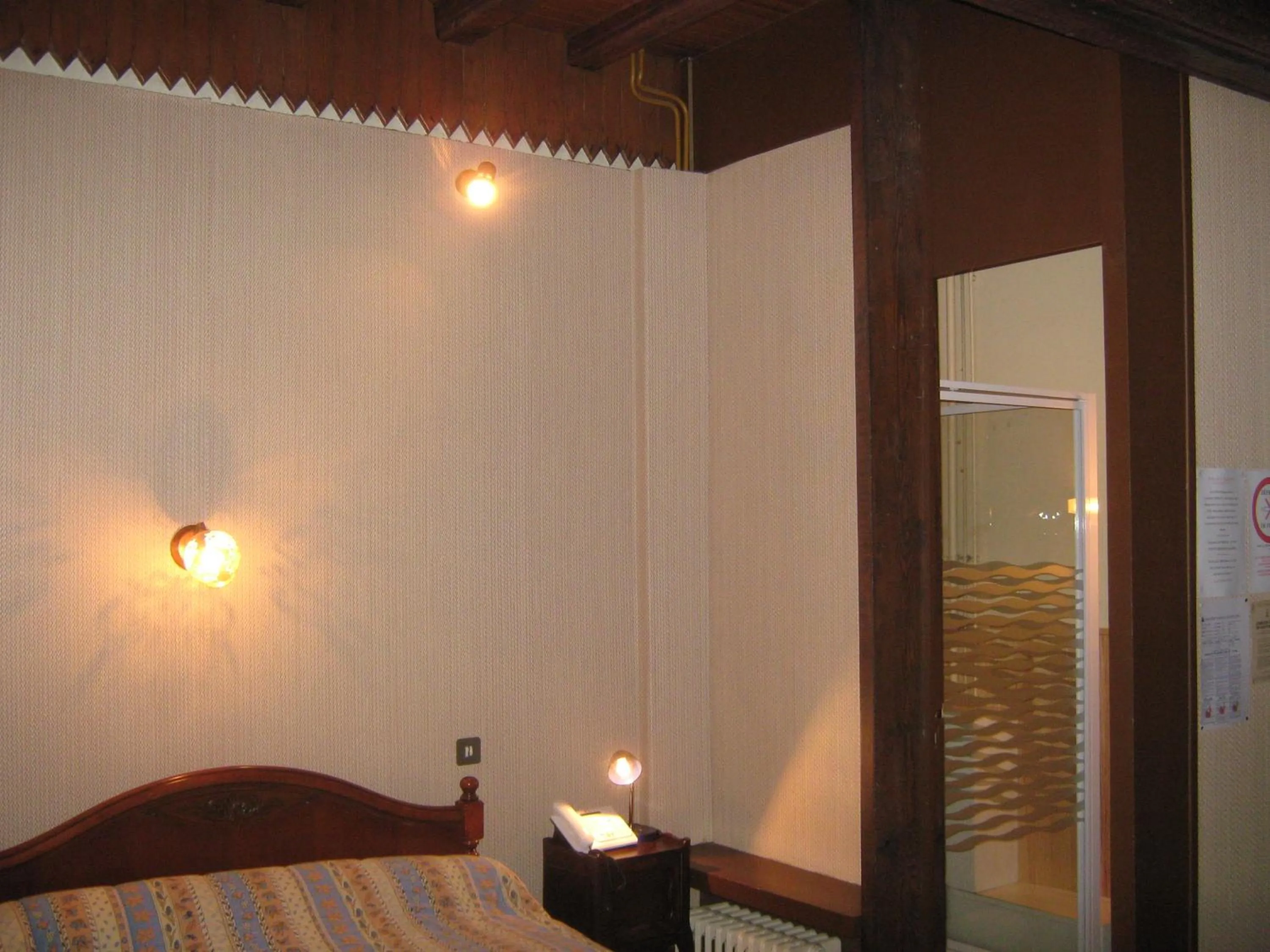 Double Room in Logis Hotel Restaurant La Chaumière