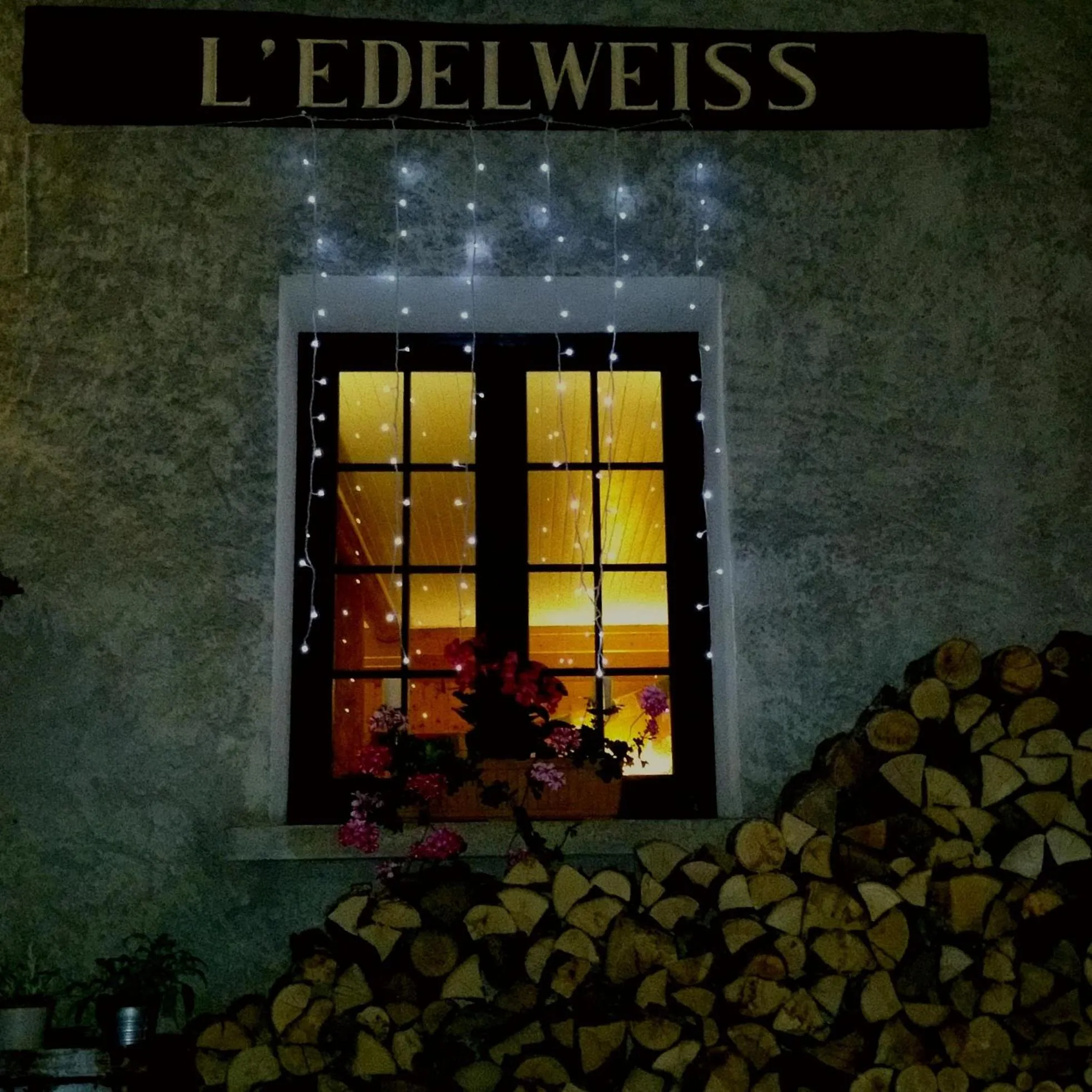 Patio in Hotel Auberge Edelweiss