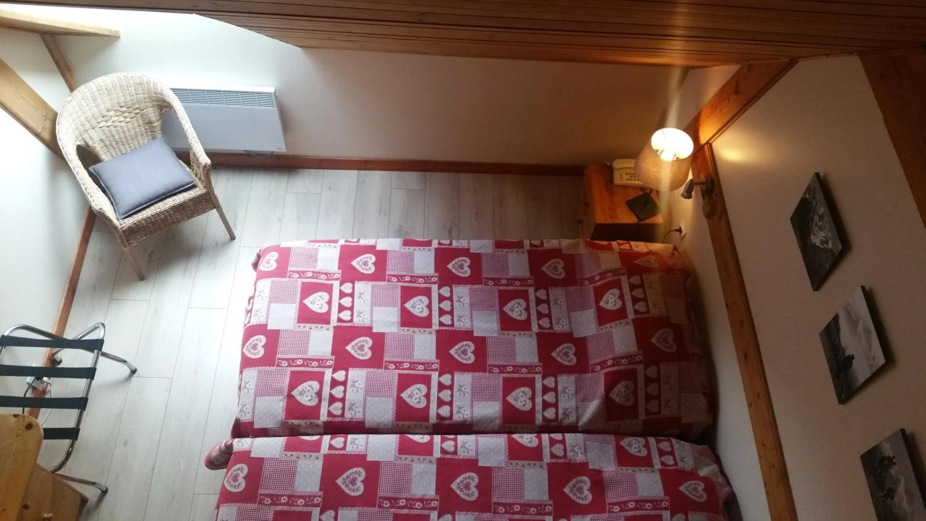 Bedroom in Hotel Auberge Edelweiss