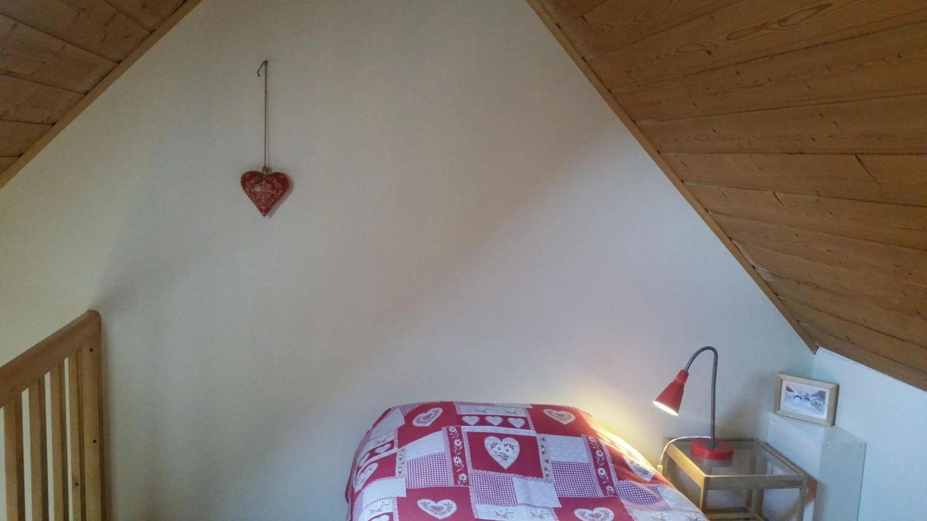 Bed in Hotel Auberge Edelweiss