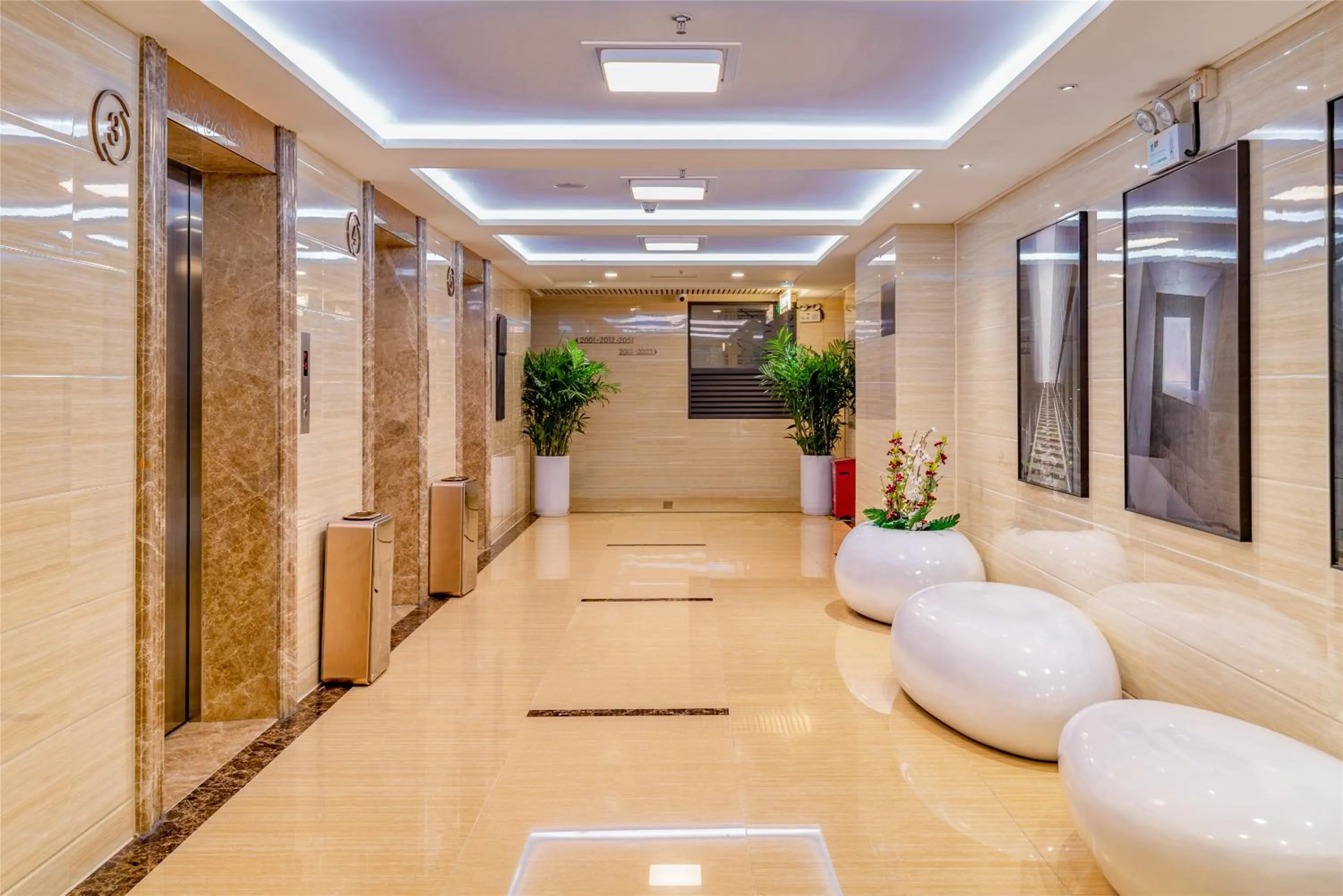 elevator in Dingshang Apartment Hotel