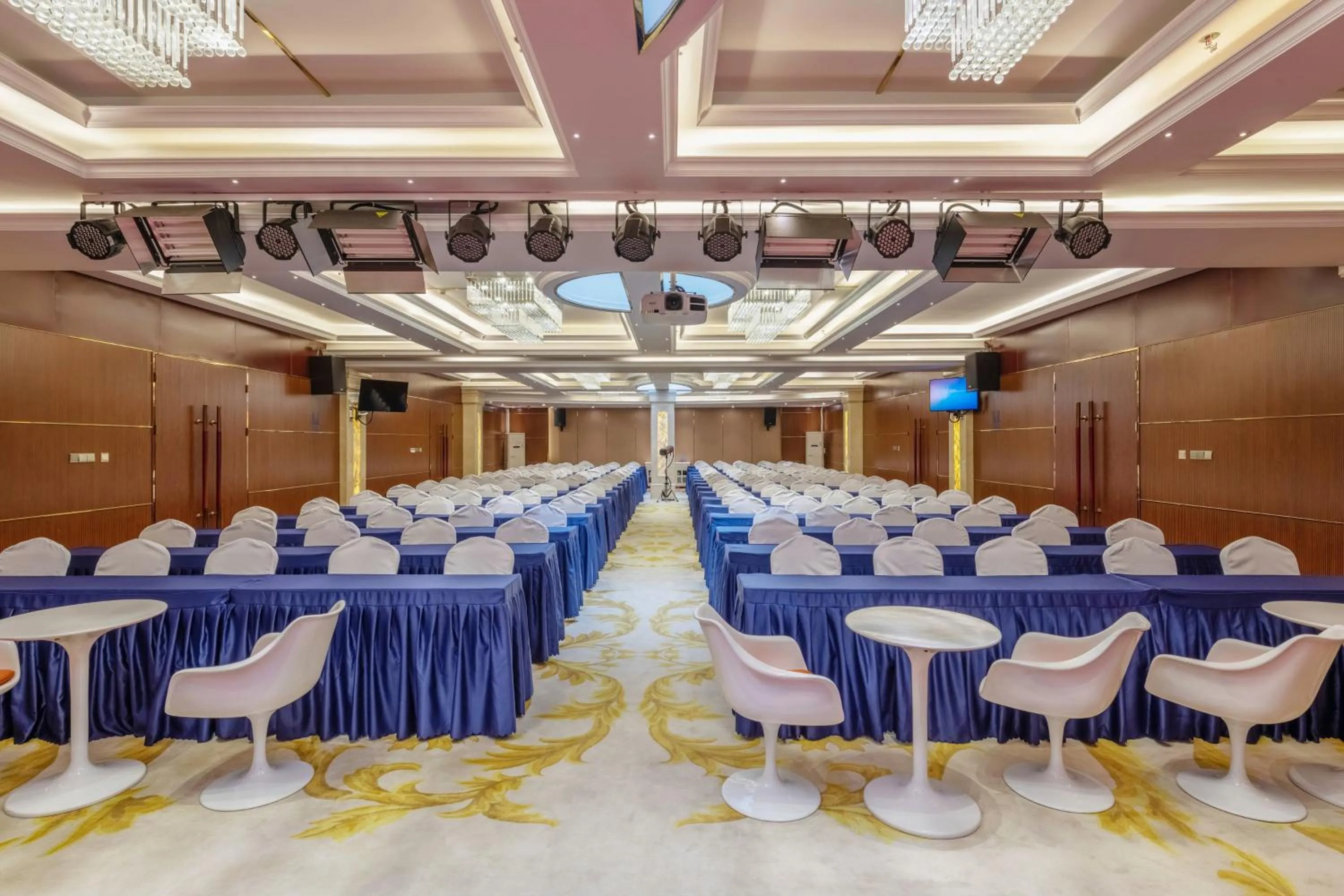 Meeting/conference room in Dingshang Apartment Hotel