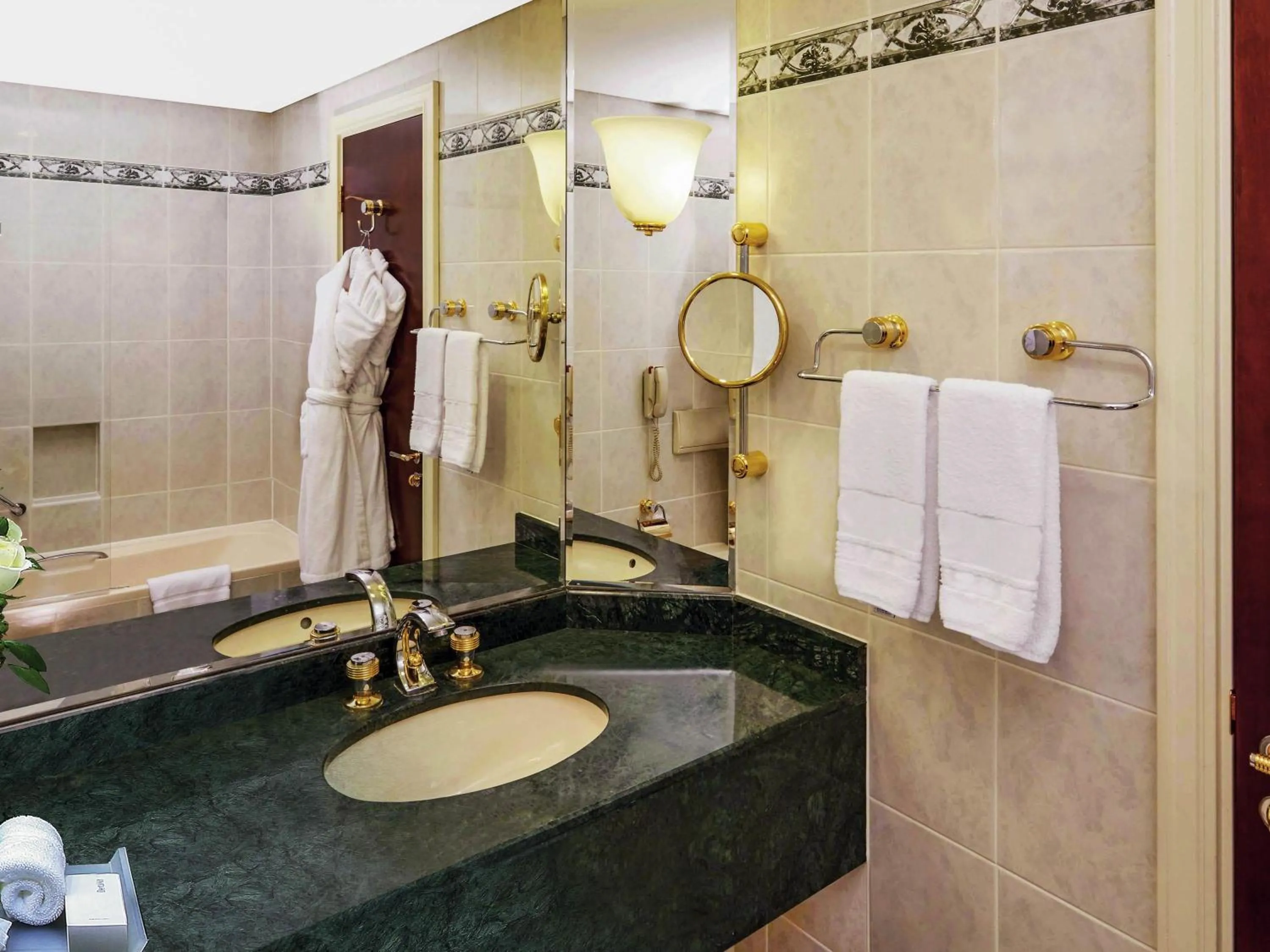 Bedroom in Mövenpick Grand Al Bustan