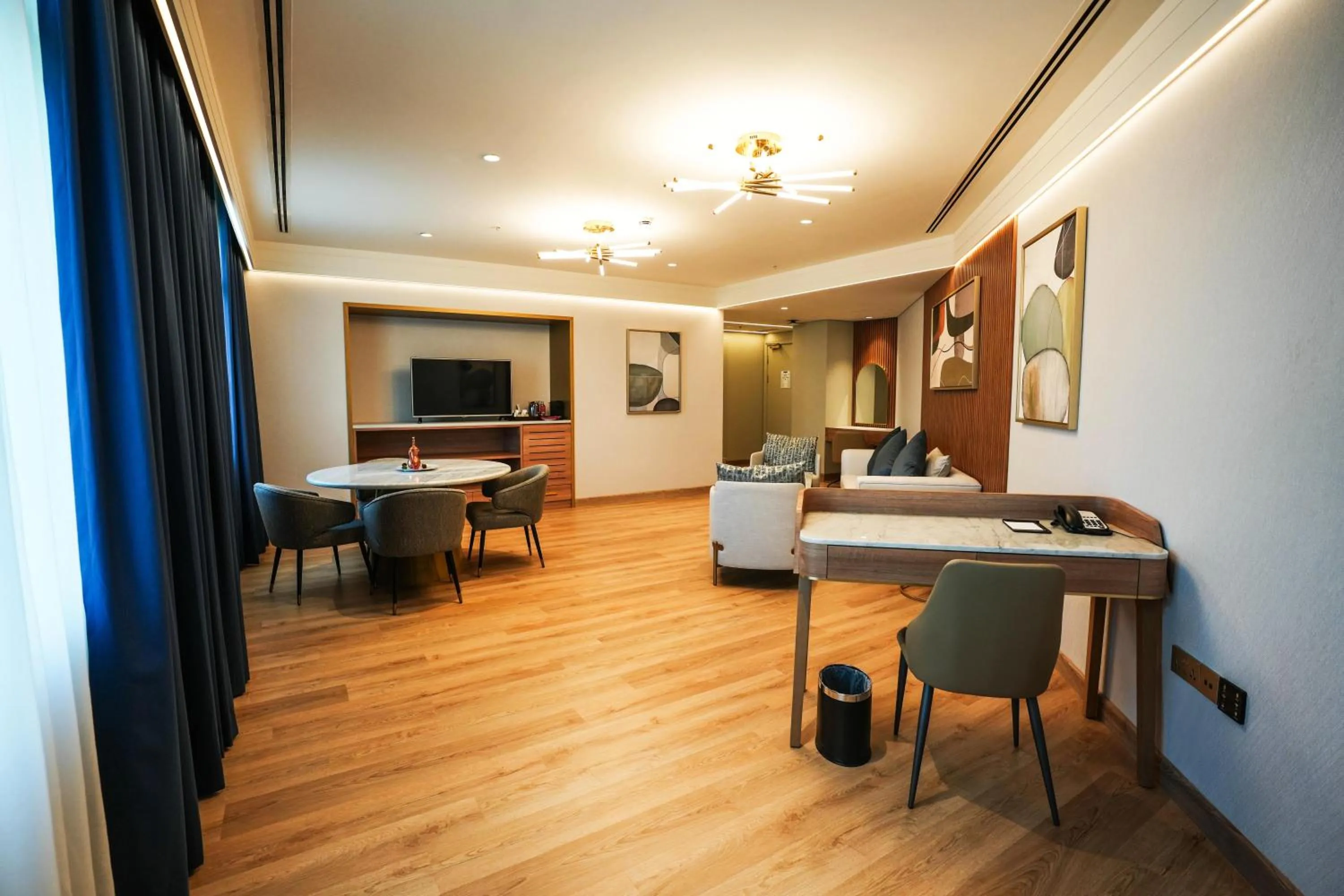 Bedroom in Mövenpick Grand Al Bustan