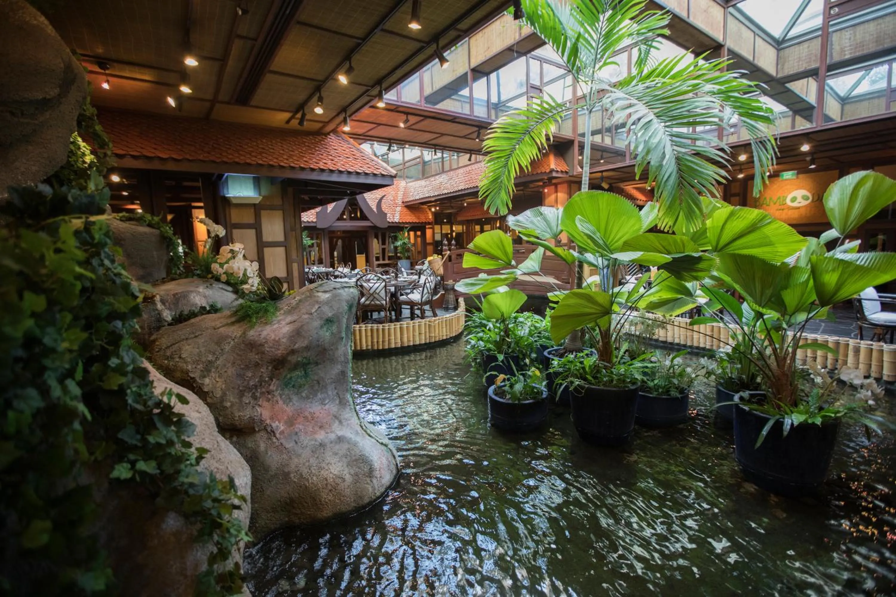 Restaurant/places to eat in Mövenpick Grand Al Bustan