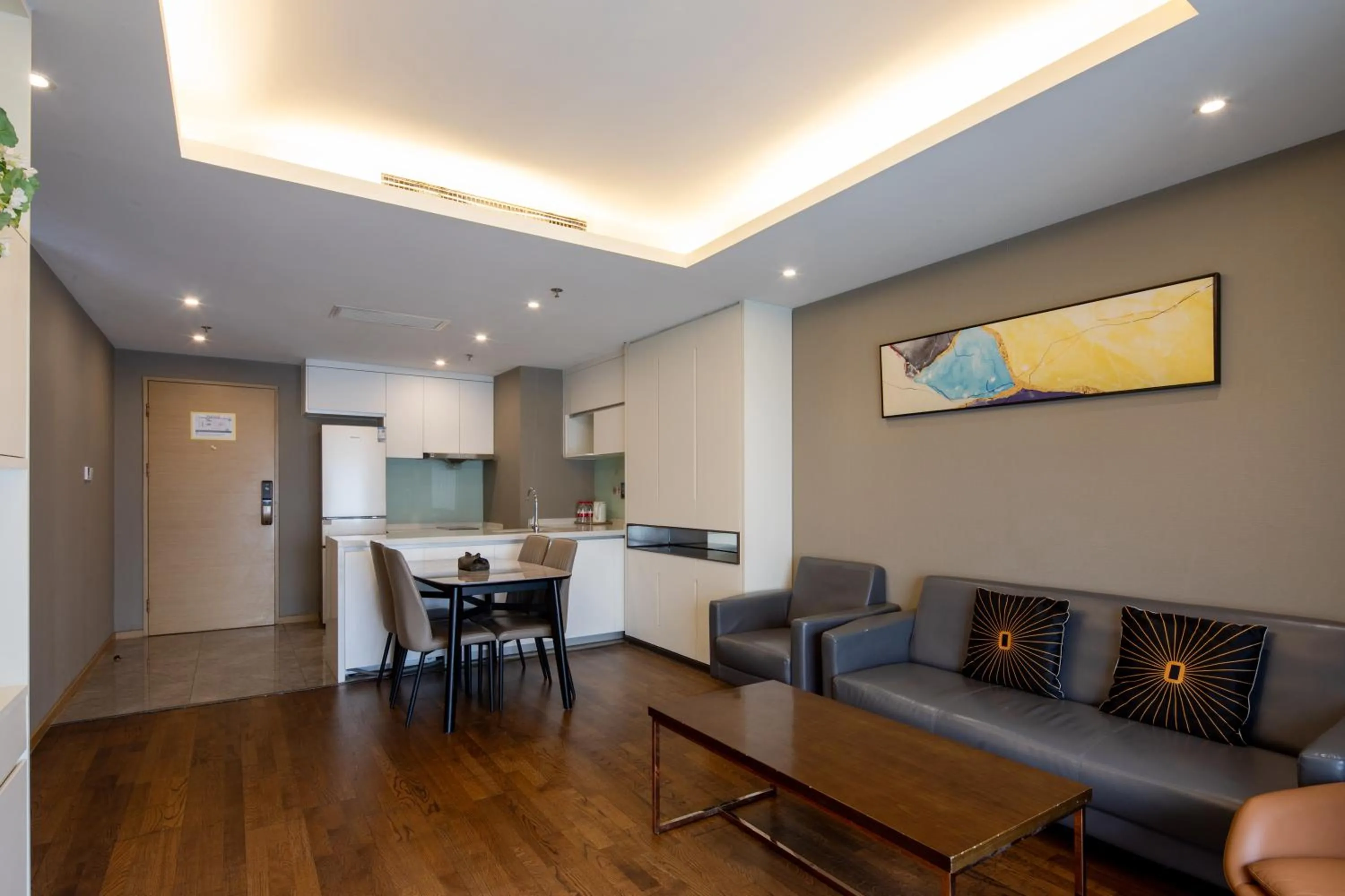 Estee ApartHotel - Feels like home & Free WiFi & Independent kitchen, Washing machine, Rridge