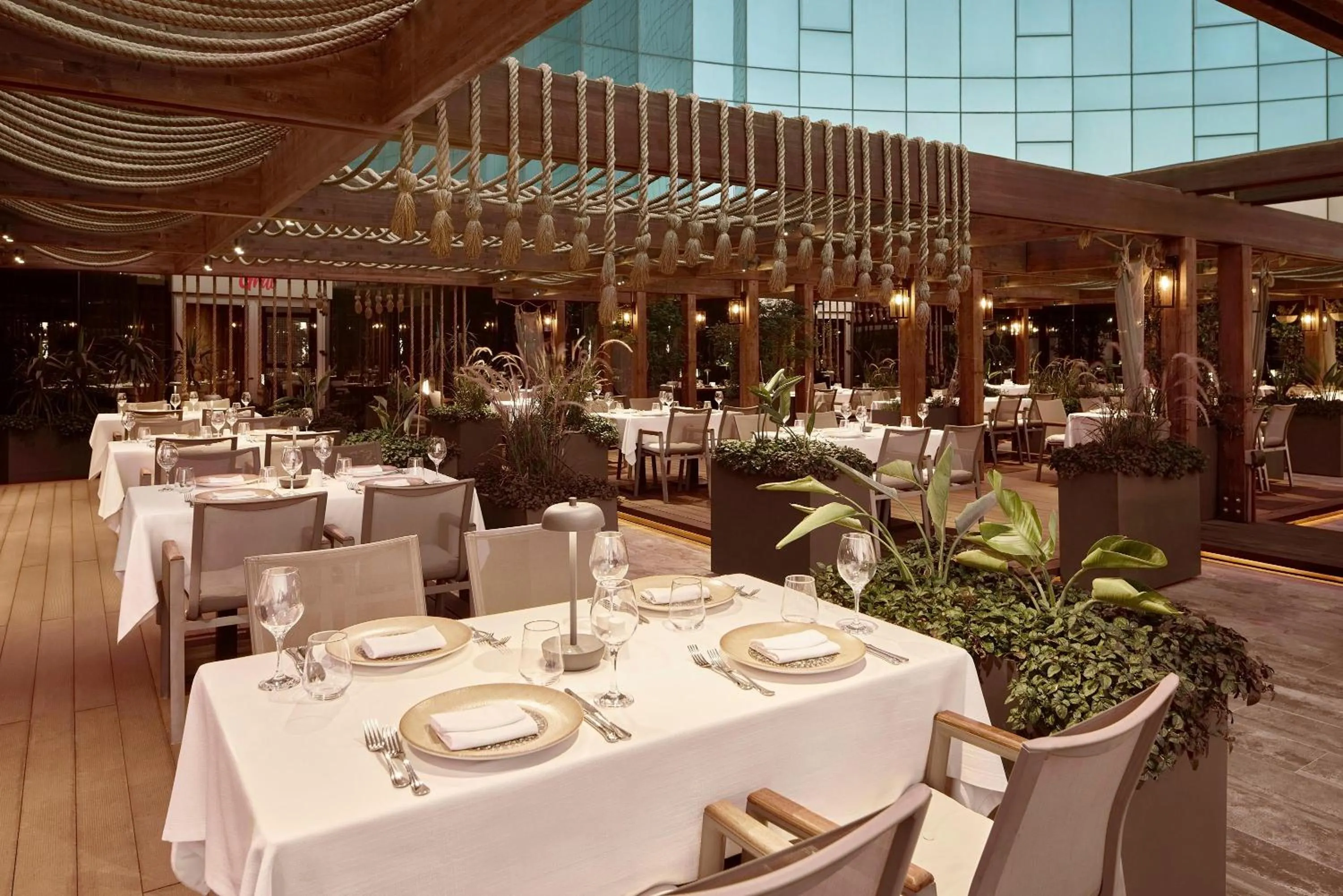 Restaurant/places to eat in Concorde Tower Hotel & Casino