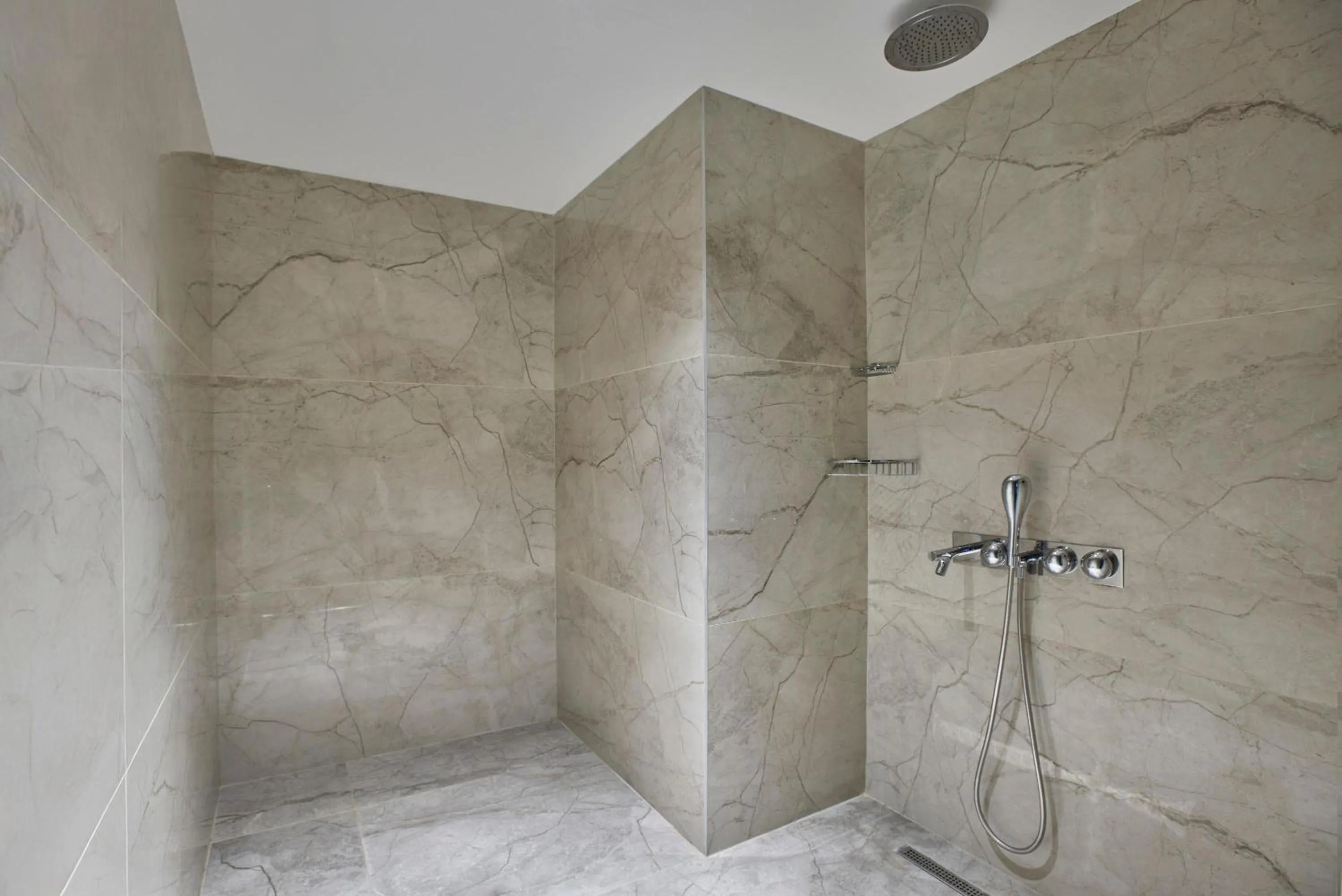 Shower in Concorde Tower Hotel & Casino