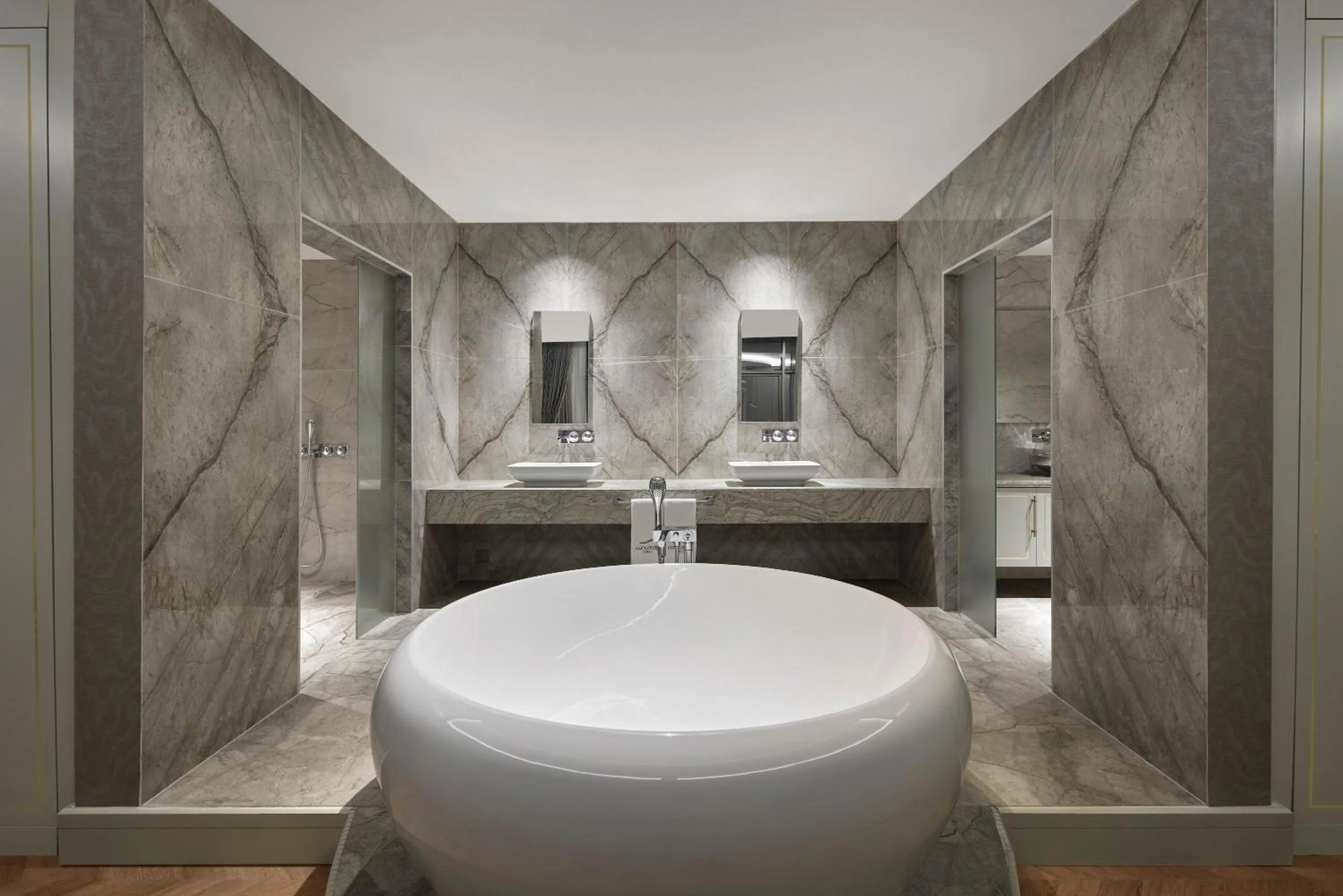 Shower in Concorde Tower Hotel & Casino