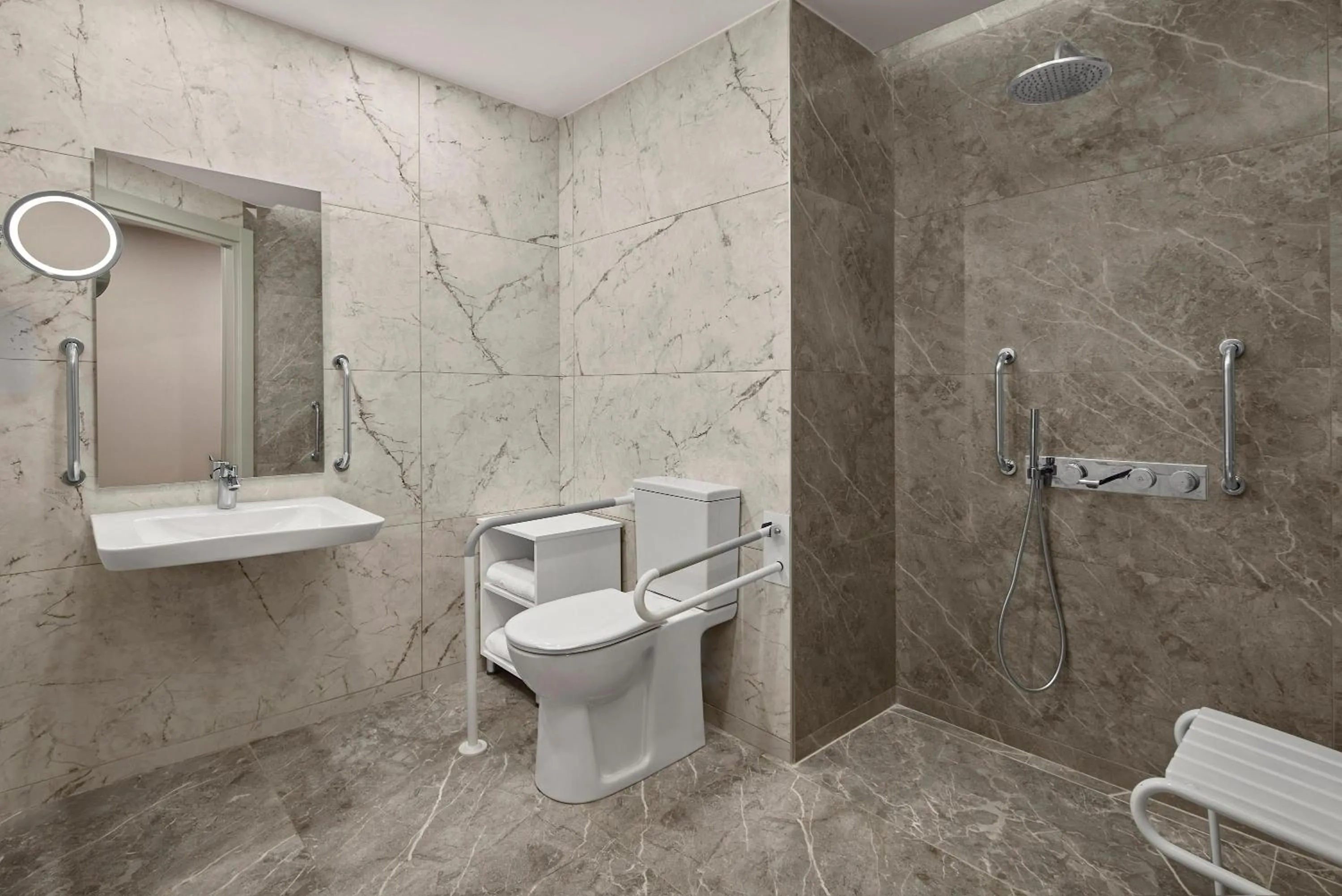 Shower in Concorde Tower Hotel & Casino