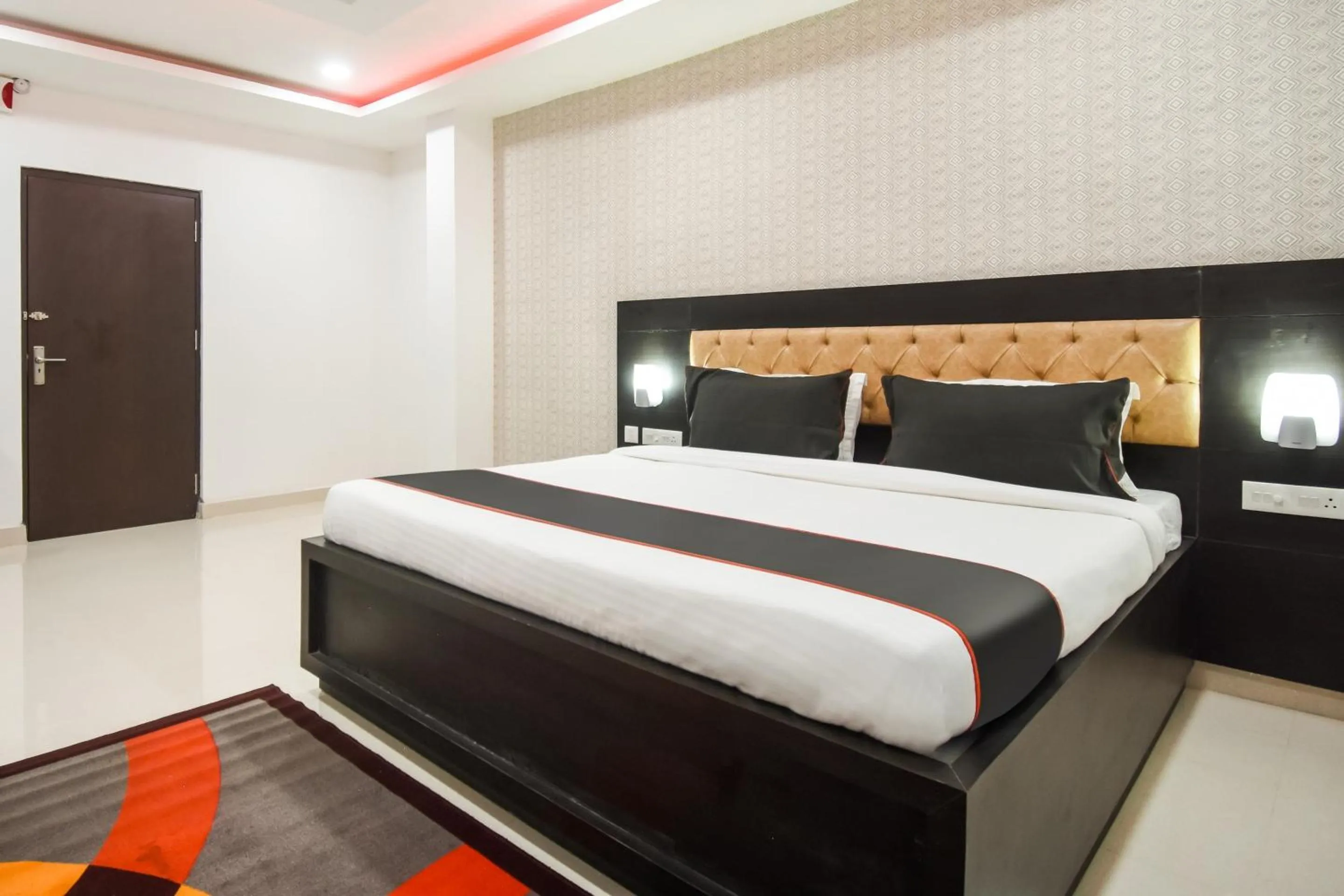 Bedroom, Bed in Hotel O Red Velvet Premium