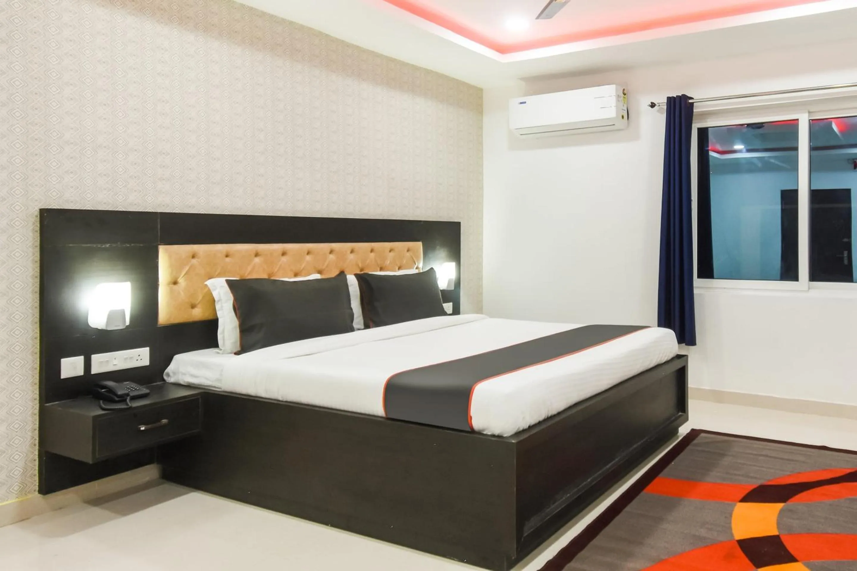 Bedroom, Bed in Hotel O Red Velvet Premium