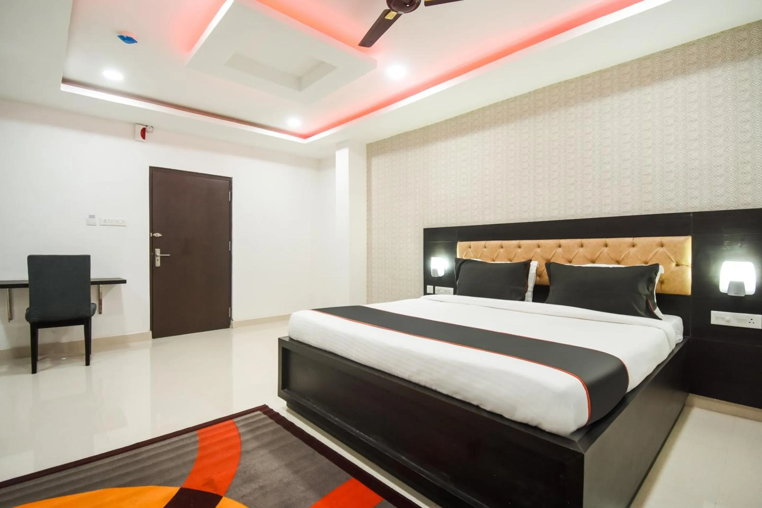 Bedroom, Bed in Hotel O Red Velvet Premium