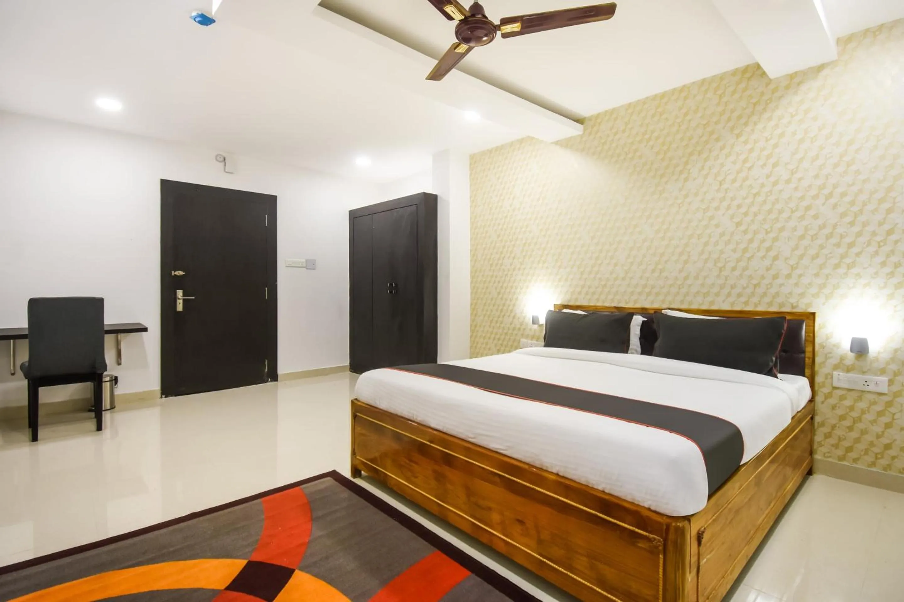 Bedroom, Bed in Hotel O Red Velvet Premium