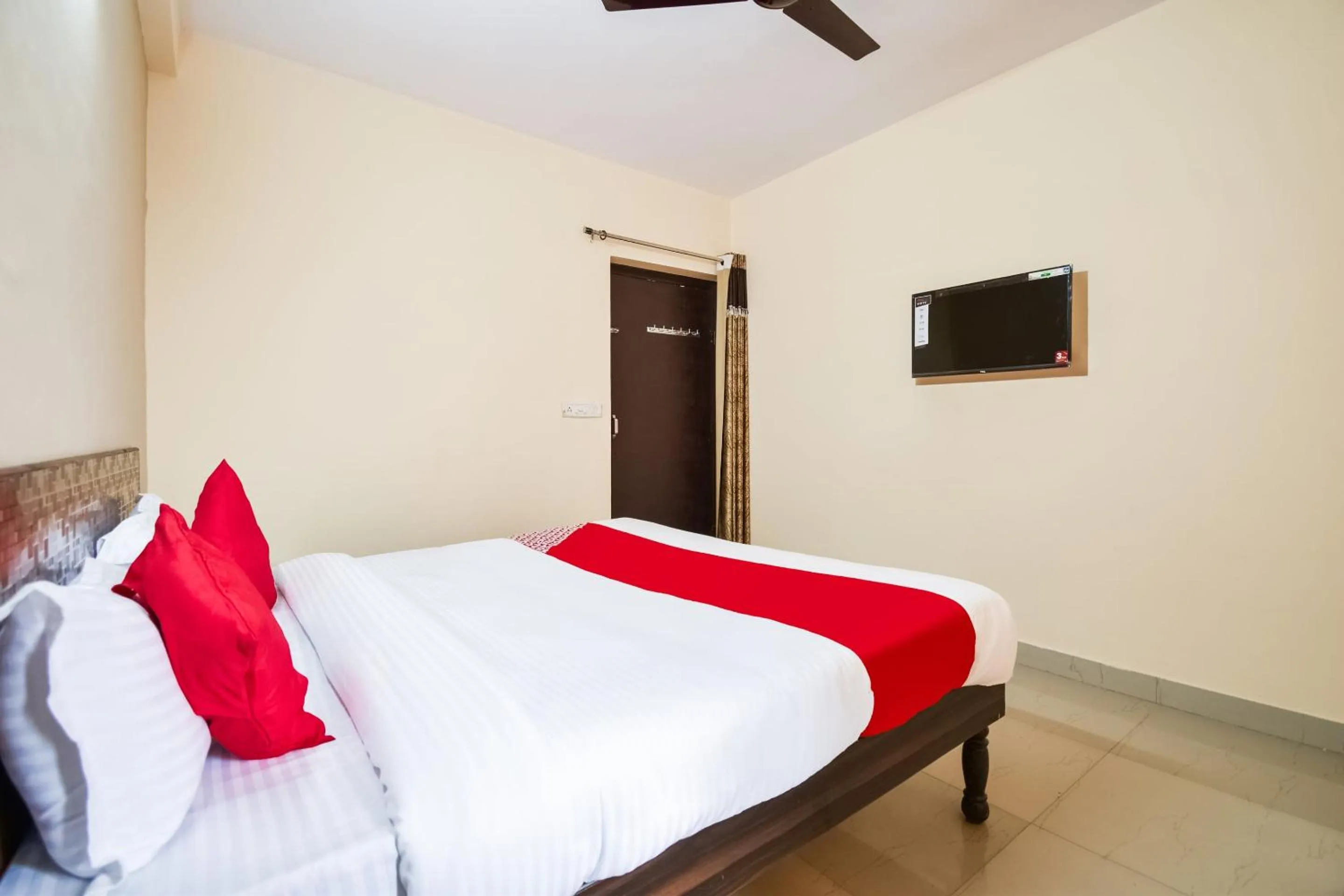 Bedroom, Bed in Hotel O Krishna