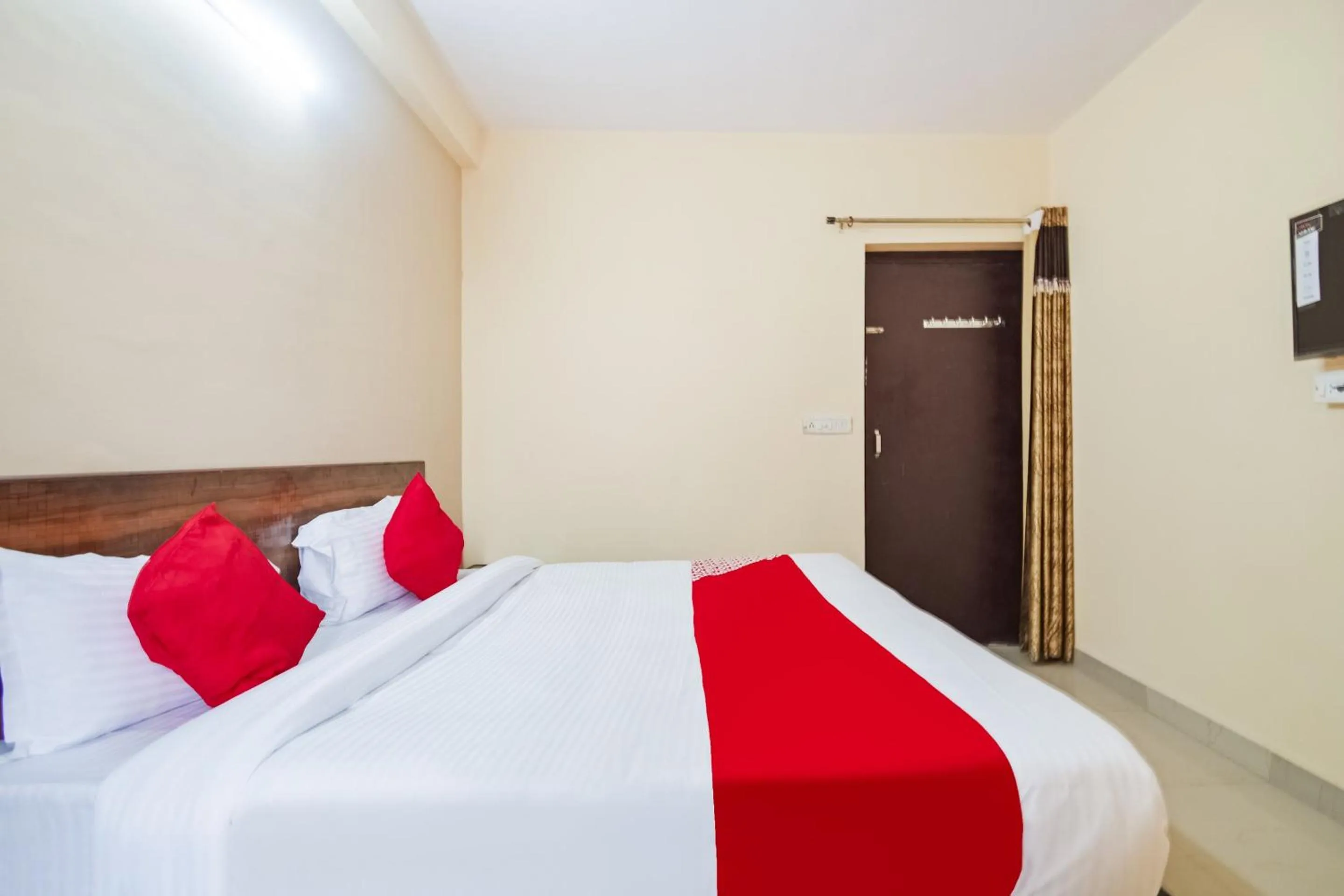 Bedroom, Bed in Hotel O Krishna