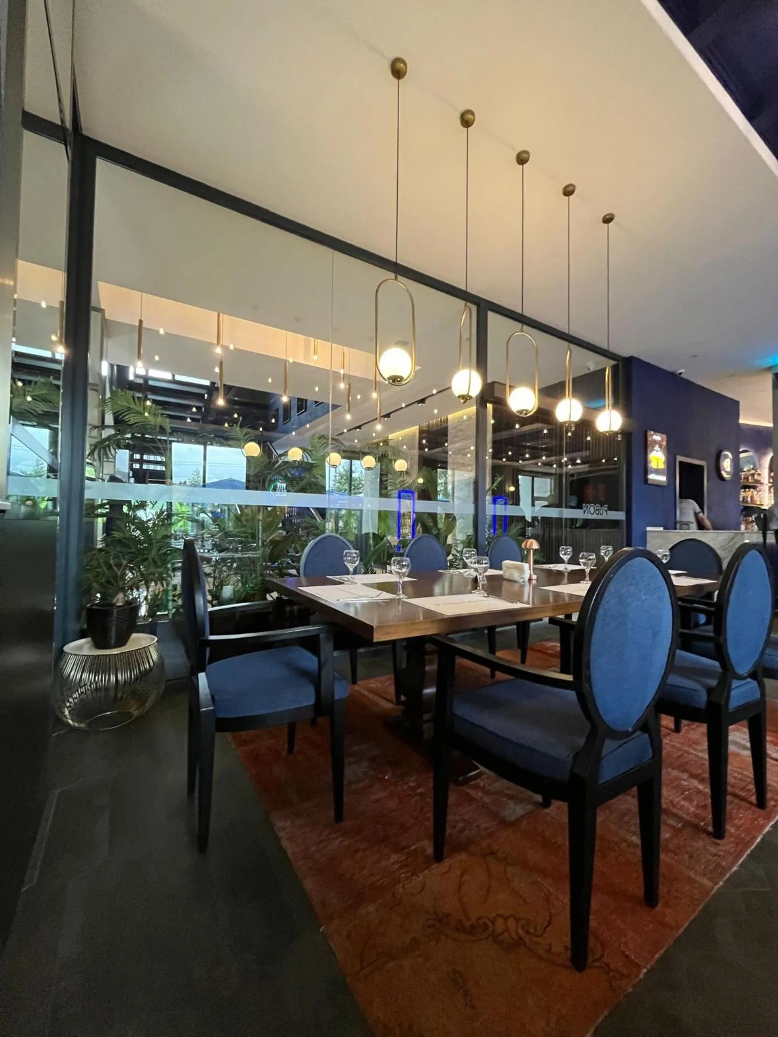 Restaurant/places to eat in Hotel Bonvie