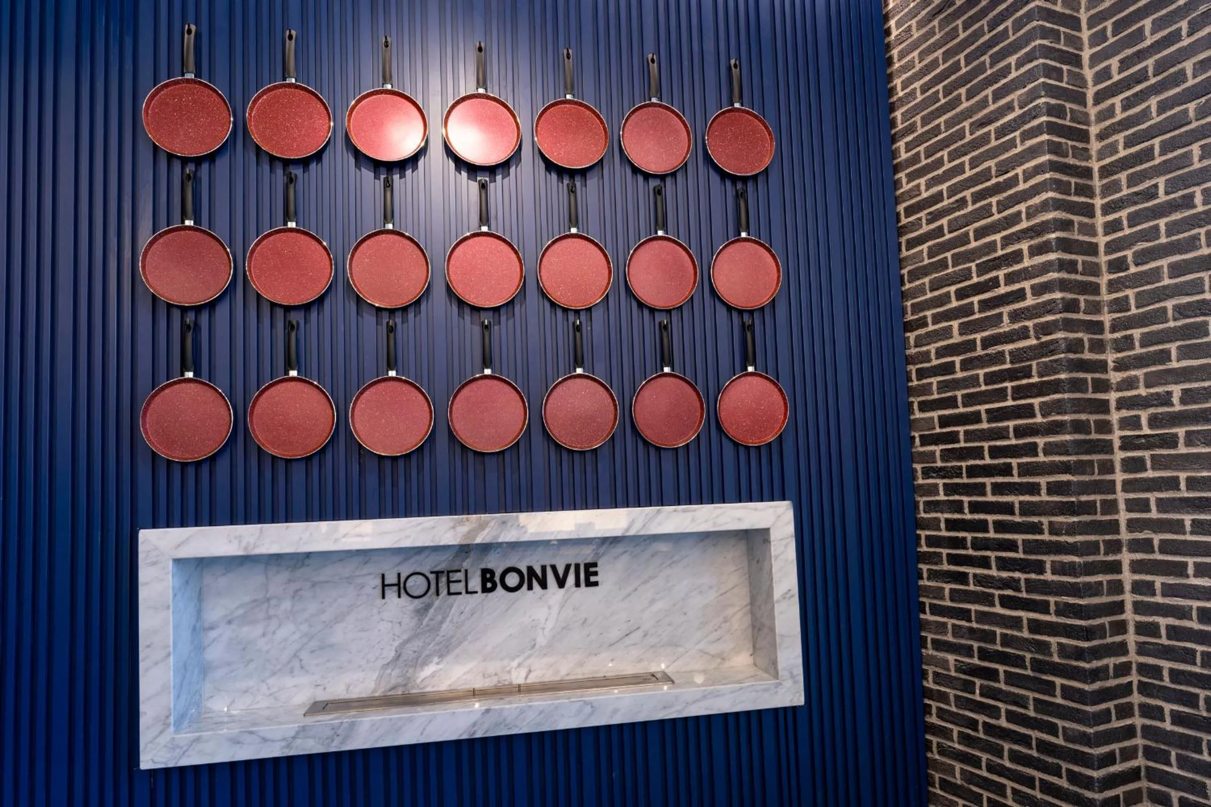 Logo/Certificate/Sign in Hotel Bonvie