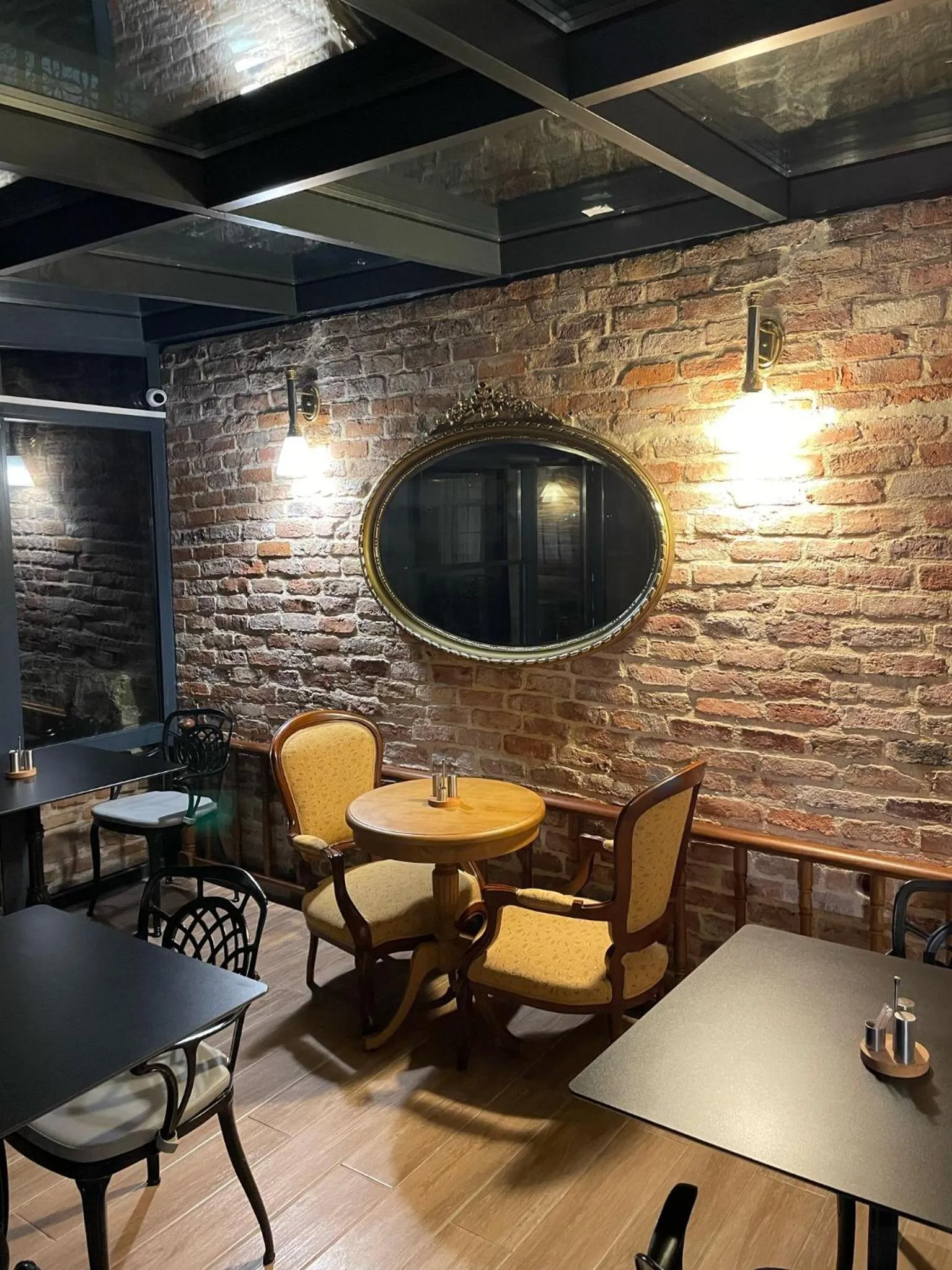 Restaurant/places to eat in Andi Hotel