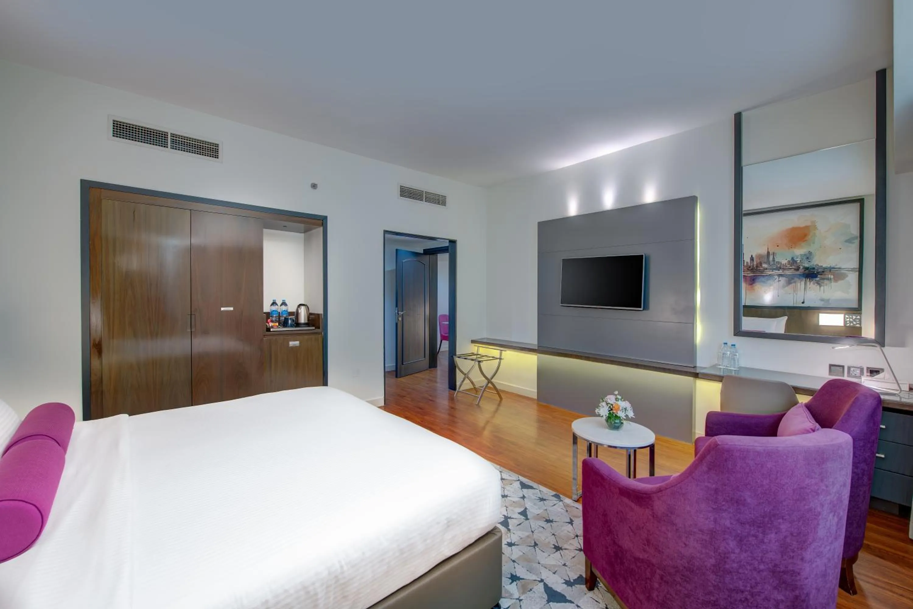 TV and multimedia, Bed in Howard Johnson Plaza by Wyndham Dubai Deira