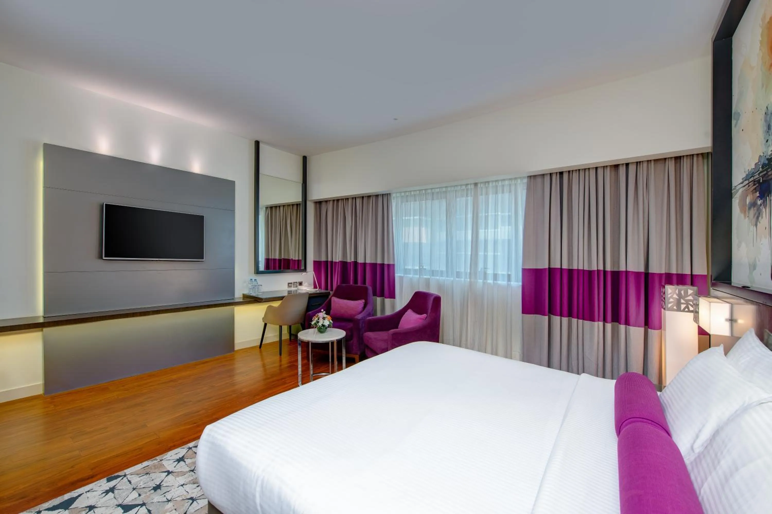TV and multimedia, Bed in Howard Johnson Plaza by Wyndham Dubai Deira