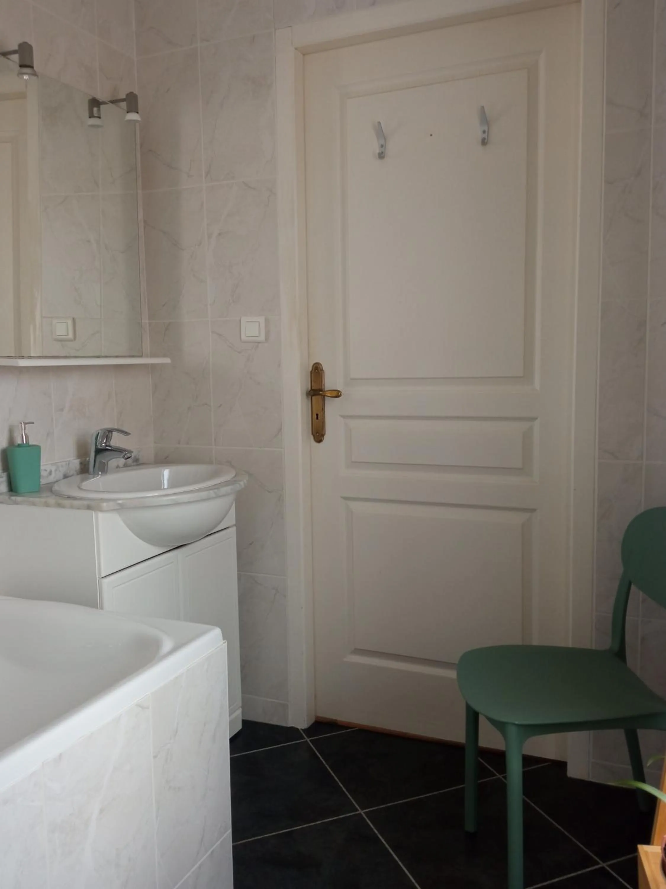 Double Room with Private External Bathroom - single occupancy in Le Tamaris Chambres d'hôtes