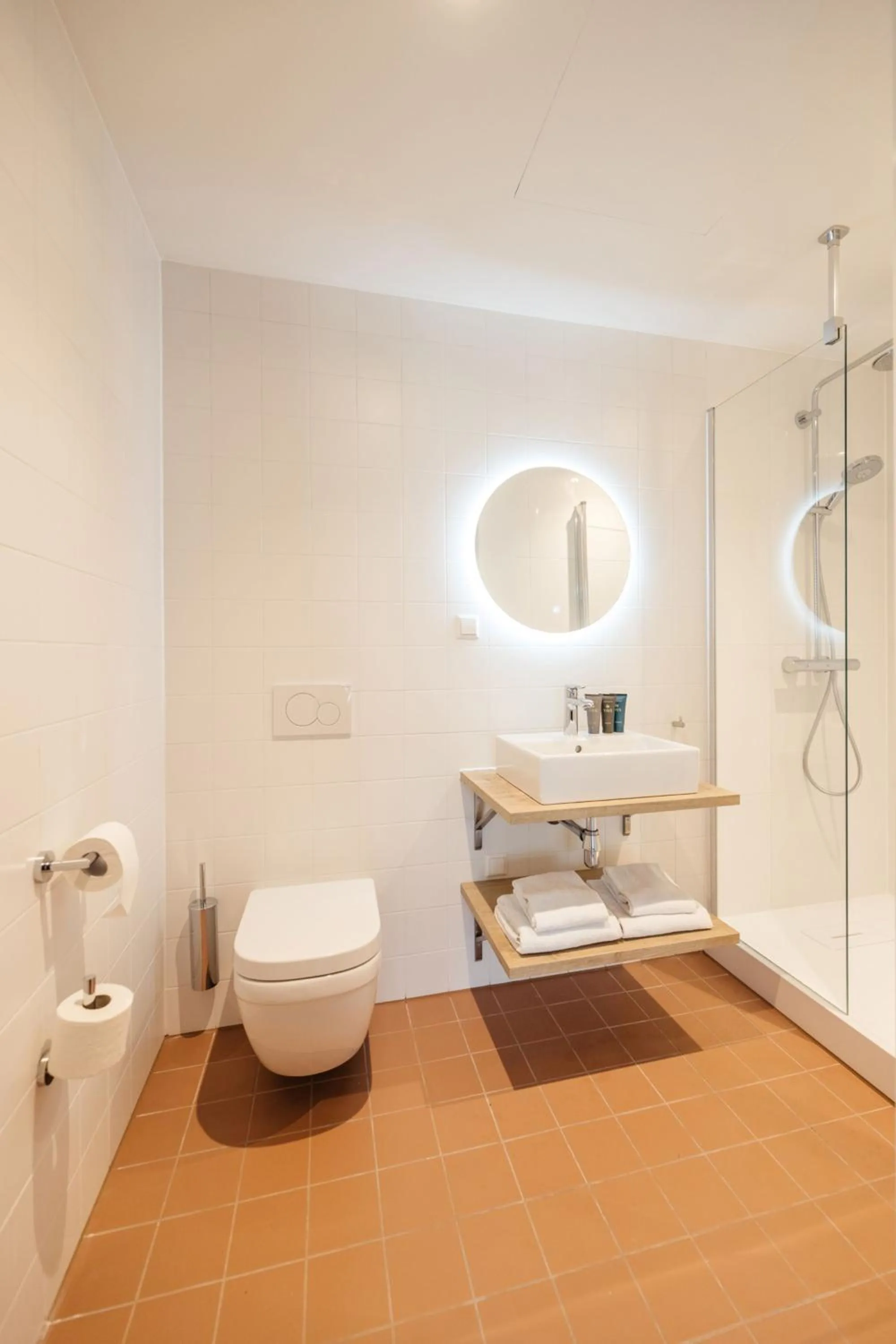 Toilet in YAYS The Hague Willemspark by Numa