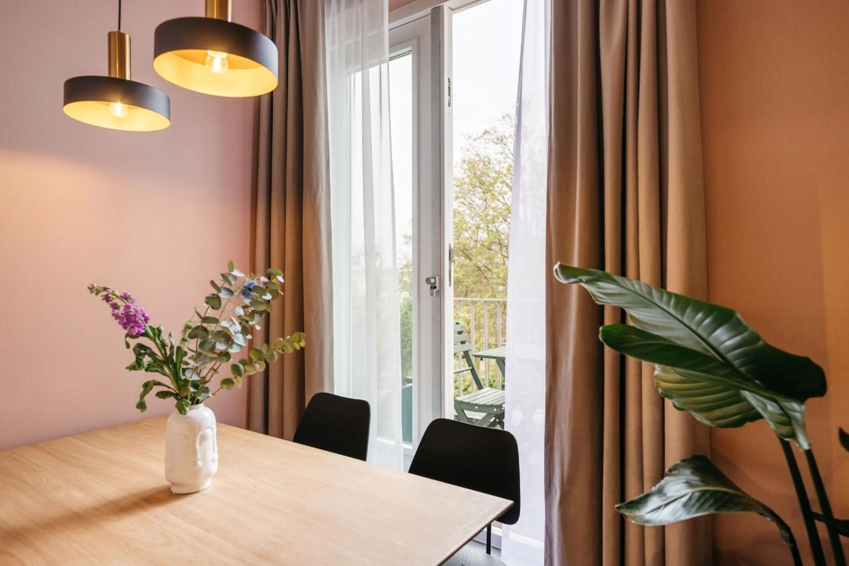 Dining area in YAYS The Hague Willemspark by Numa