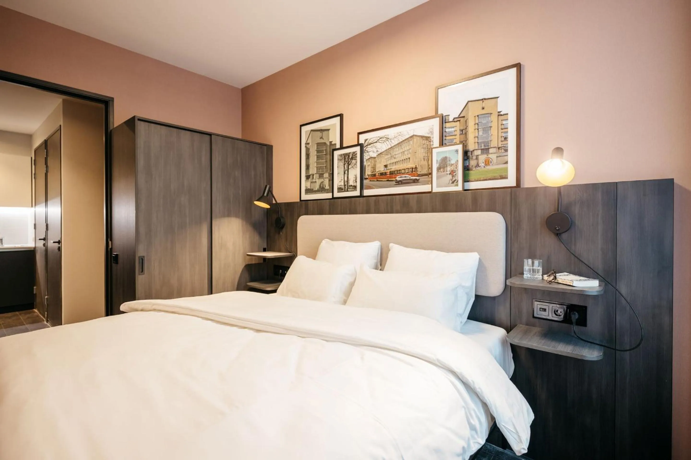 Bed in YAYS The Hague Willemspark by Numa