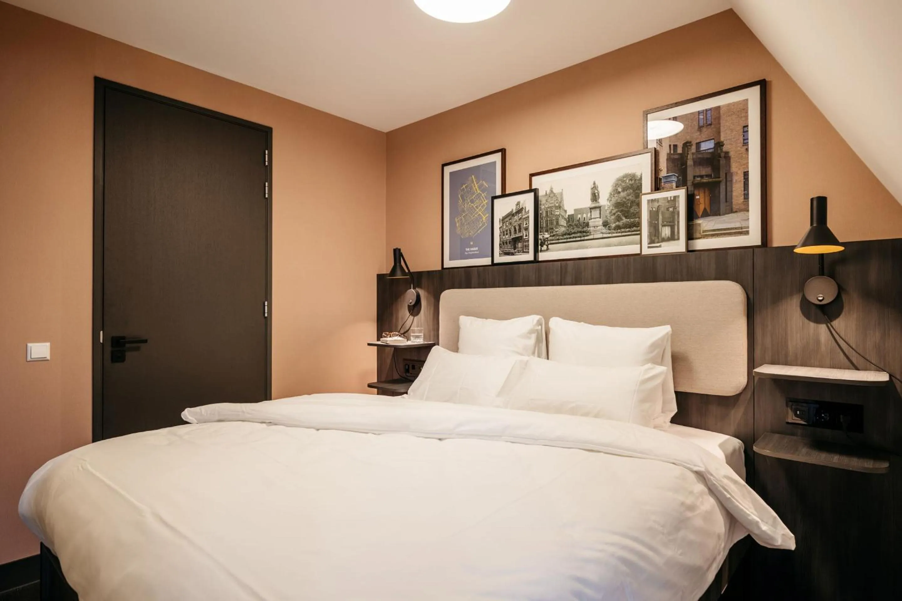 Bedroom, Bed in YAYS The Hague Willemspark by Numa