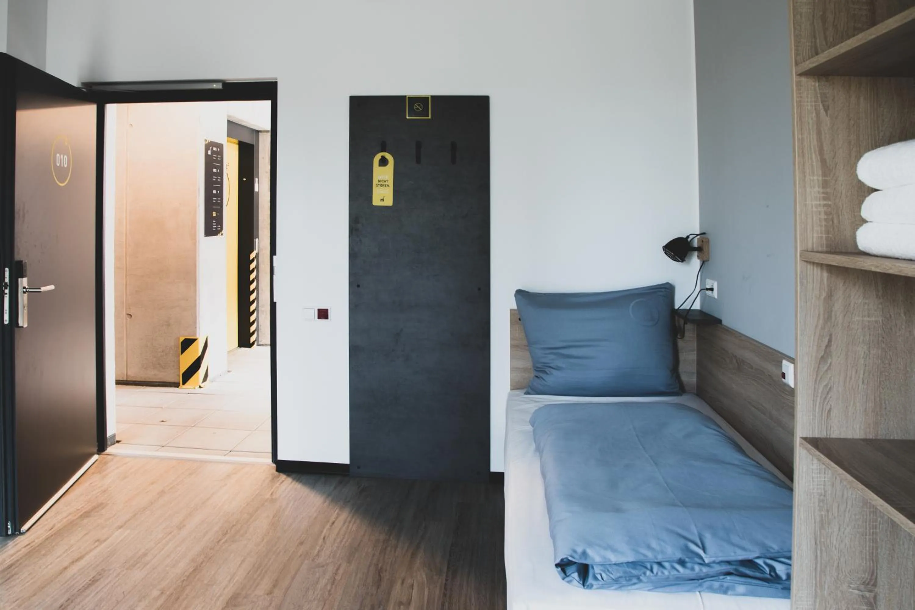 Bed in Das Schlafwerk Stuttgart-Nord -SELF-CHECK IN - keine Rezeption-LowBudget-cashless