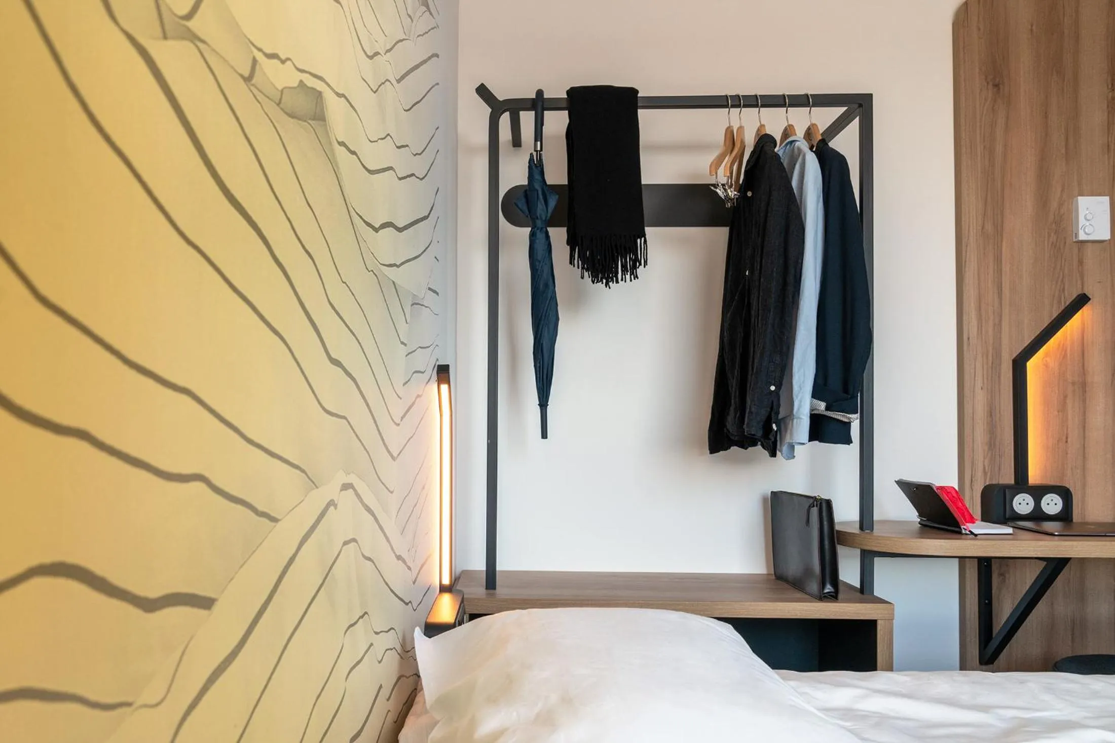 Bedroom, Bed in B&B HOTEL Poitiers Aéroport