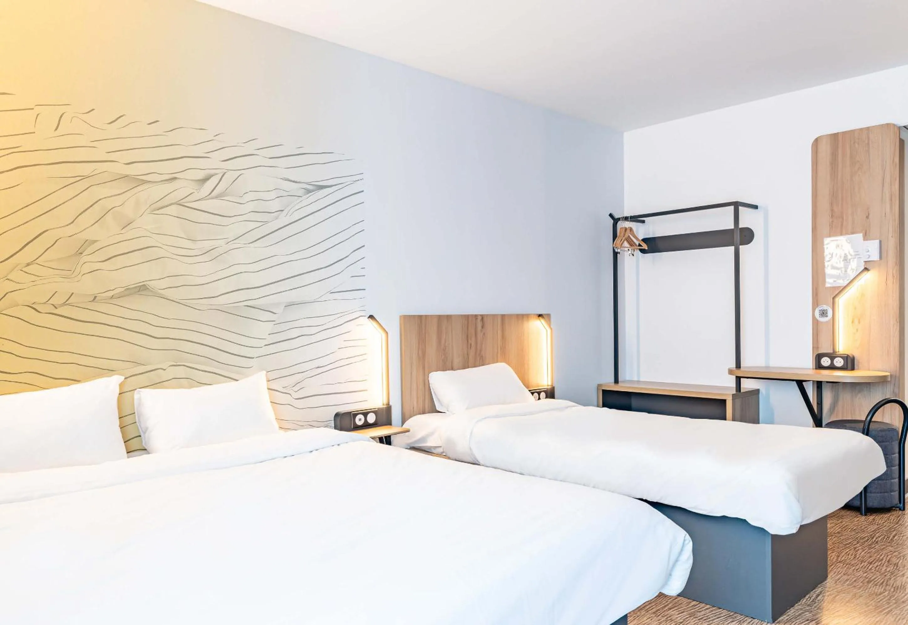 Bedroom, Bed in B&B HOTEL Poitiers Aéroport