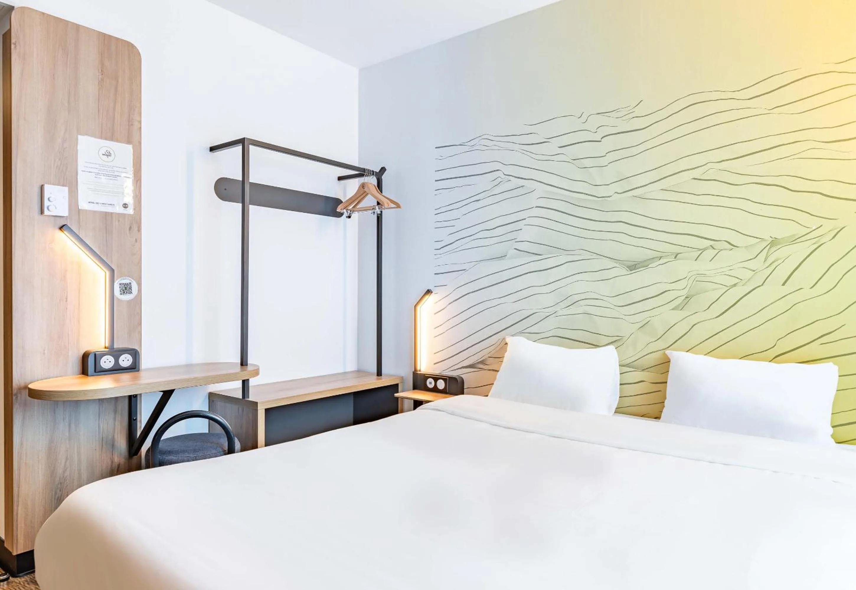 Bedroom, Bed in B&B HOTEL Poitiers Aéroport