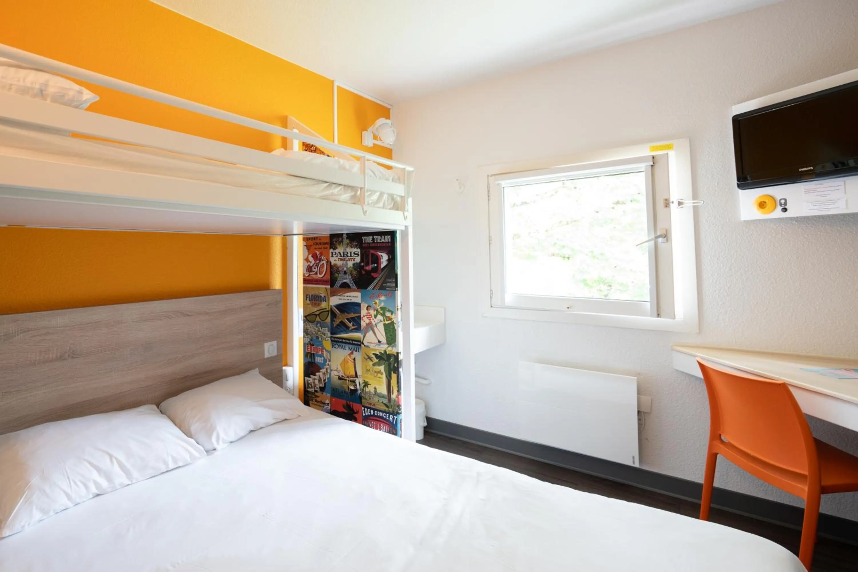 Bed in hotelF1 Brive Ussac