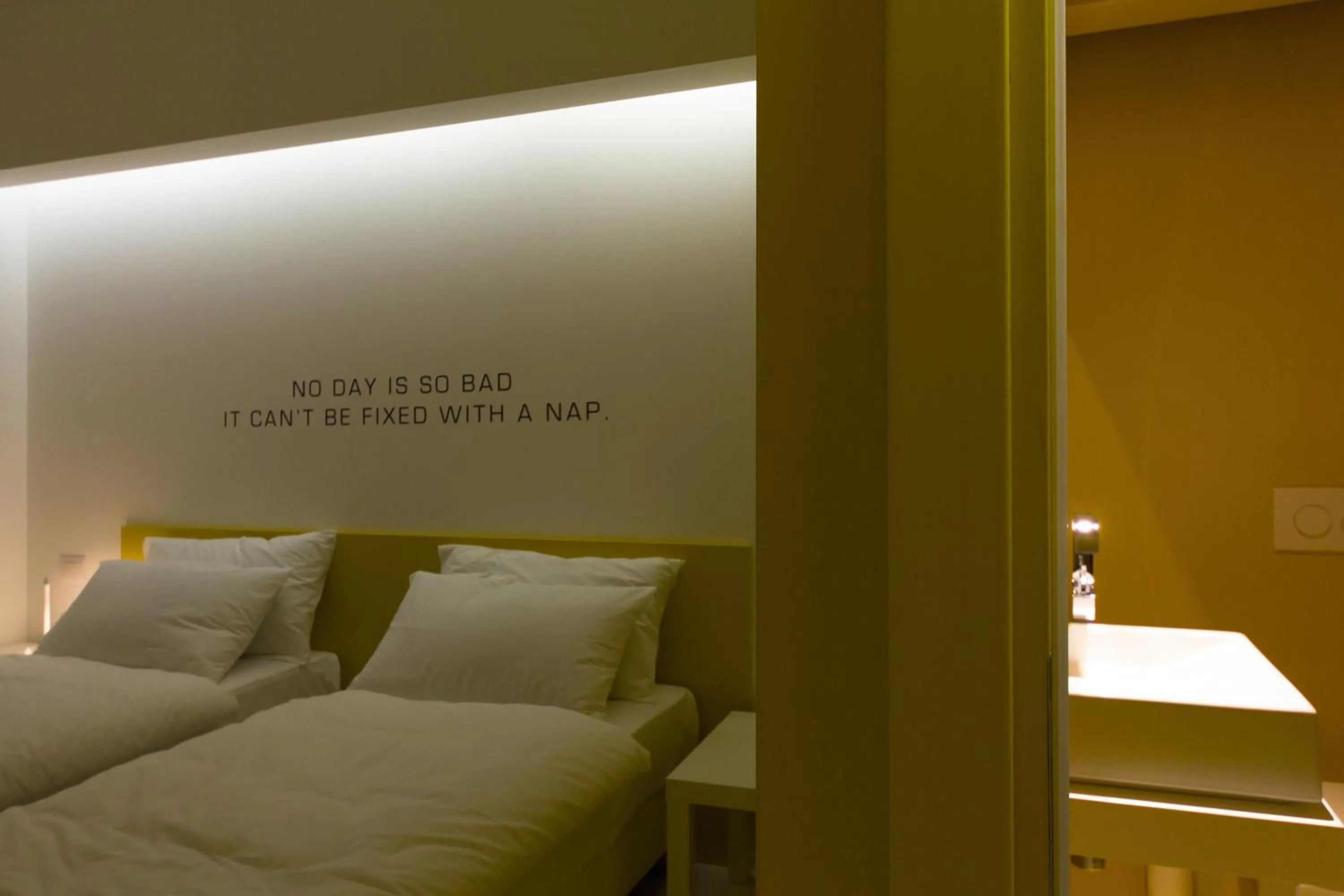 Toilet in Bed 'n Design