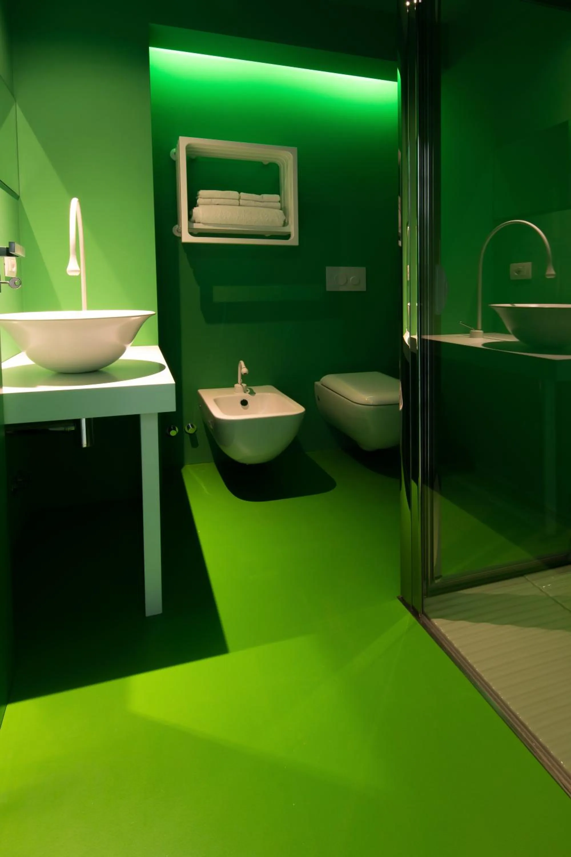 Shower in Bed 'n Design